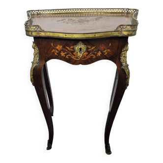 Table de chevet style Louis XV en marqueterie