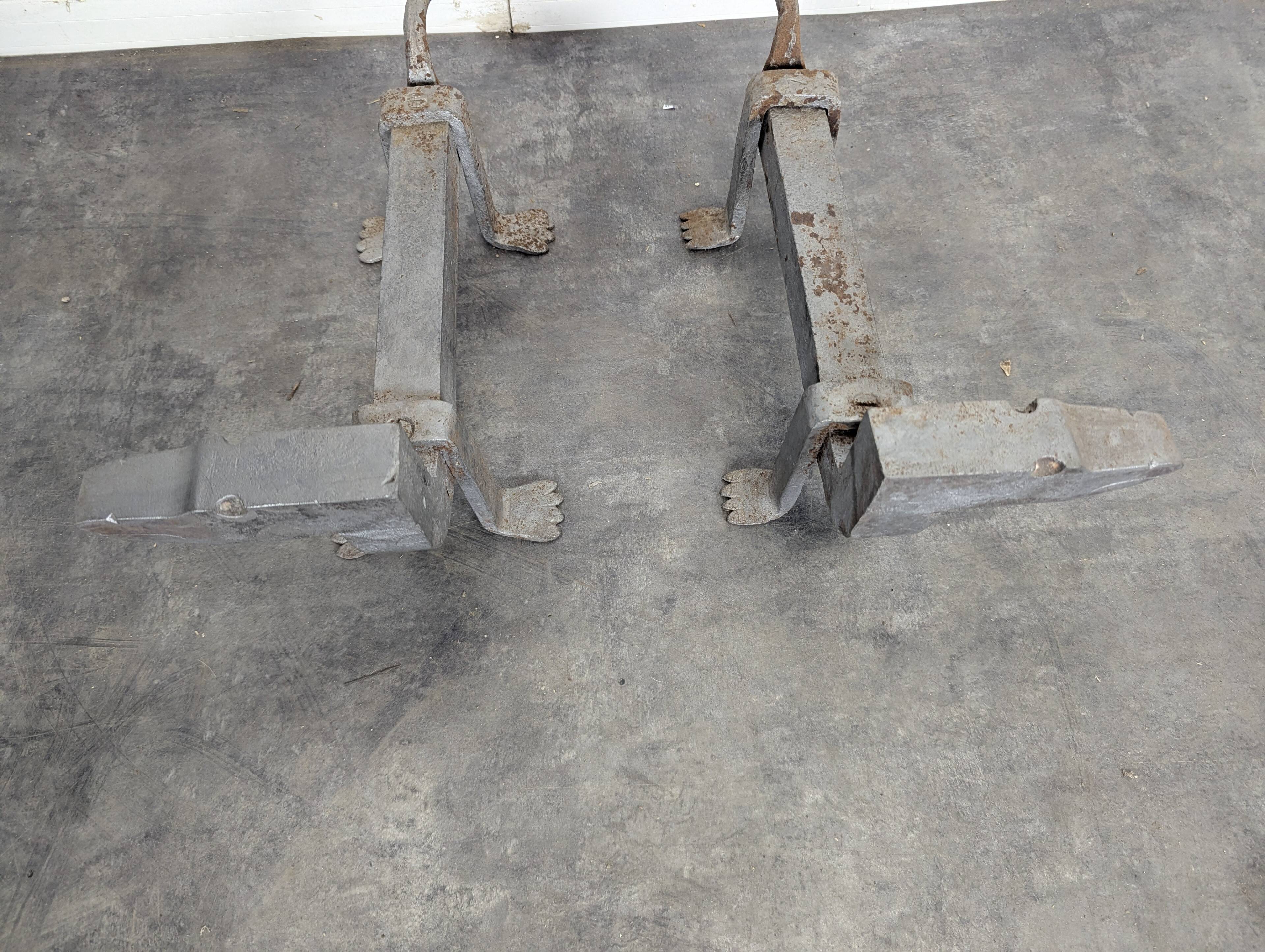 Pair of zoomorphic andirons, couple of dachshunds.