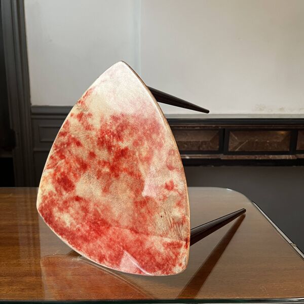 Table basse d'appoint aldo tura en parchemin peau de chèvre teintée rouge laqué, italie ca 1950