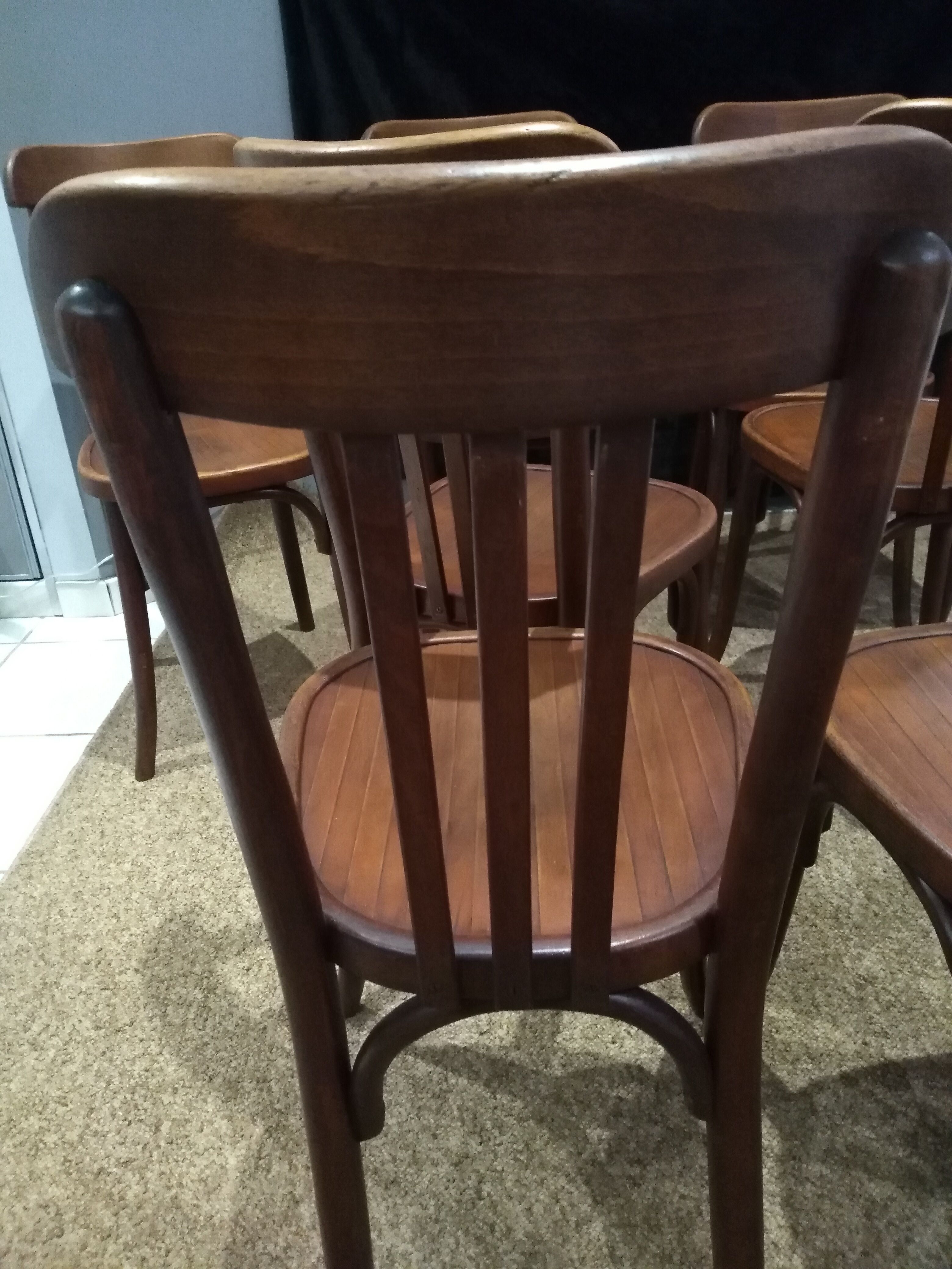 Suite  de 12 chaises de bistrot Baumann 1920