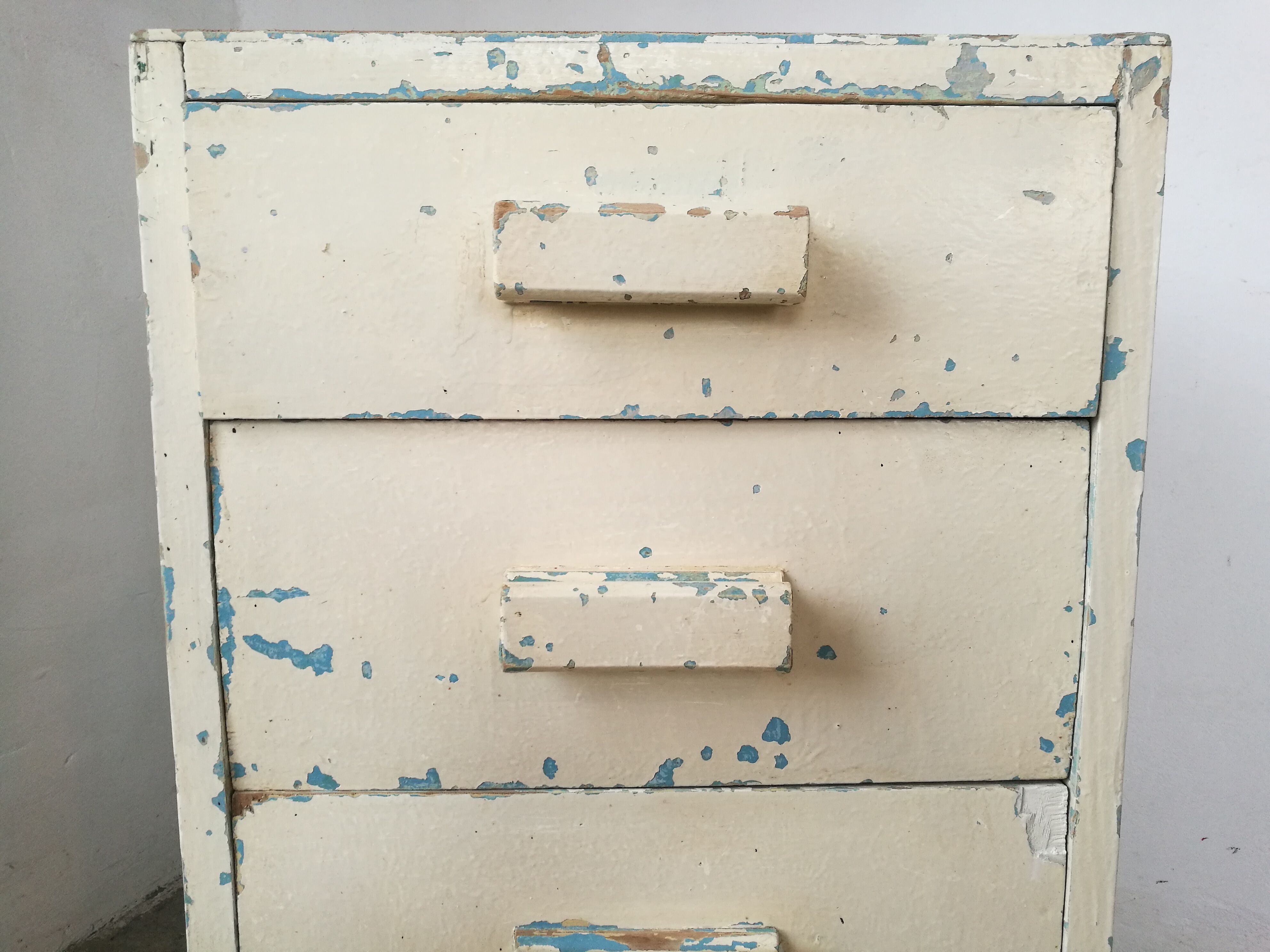 Workshop cabinet with drawers