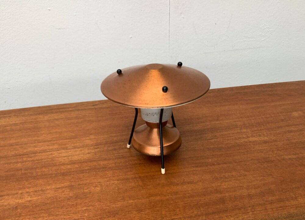Small tripod table lamp in copper, 1950s.