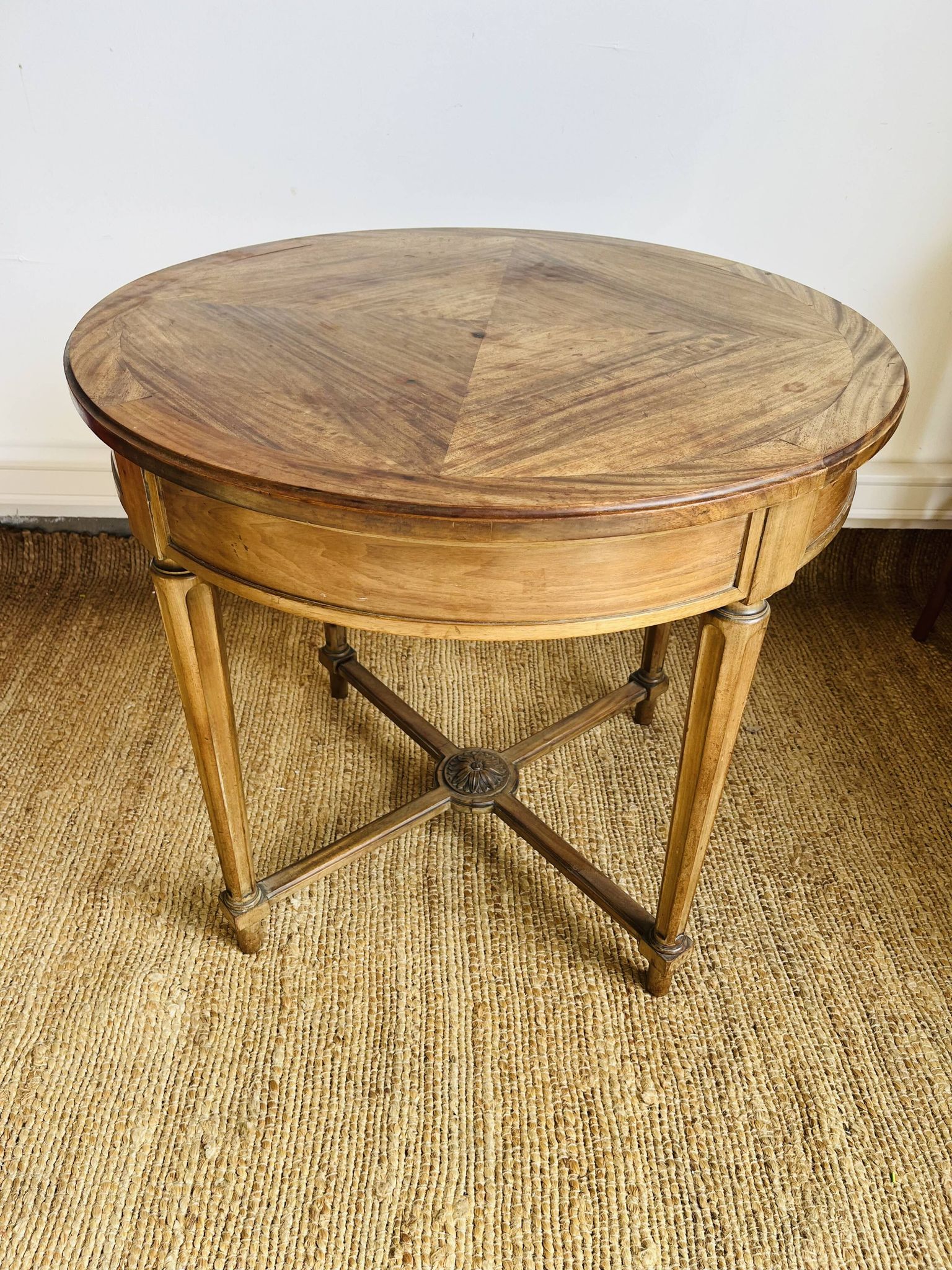 Louis XVI style round side table with fluted legs – 654011
