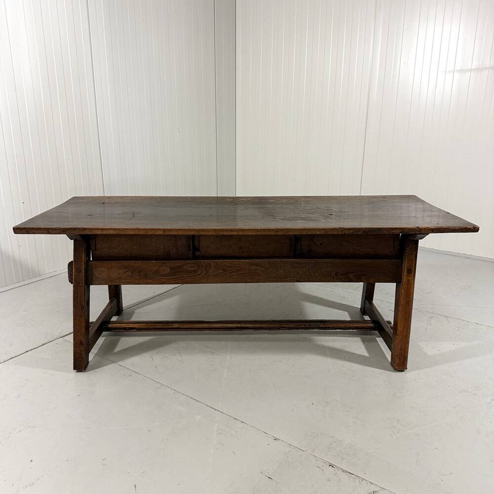 Table basse espagnole antique brutaliste