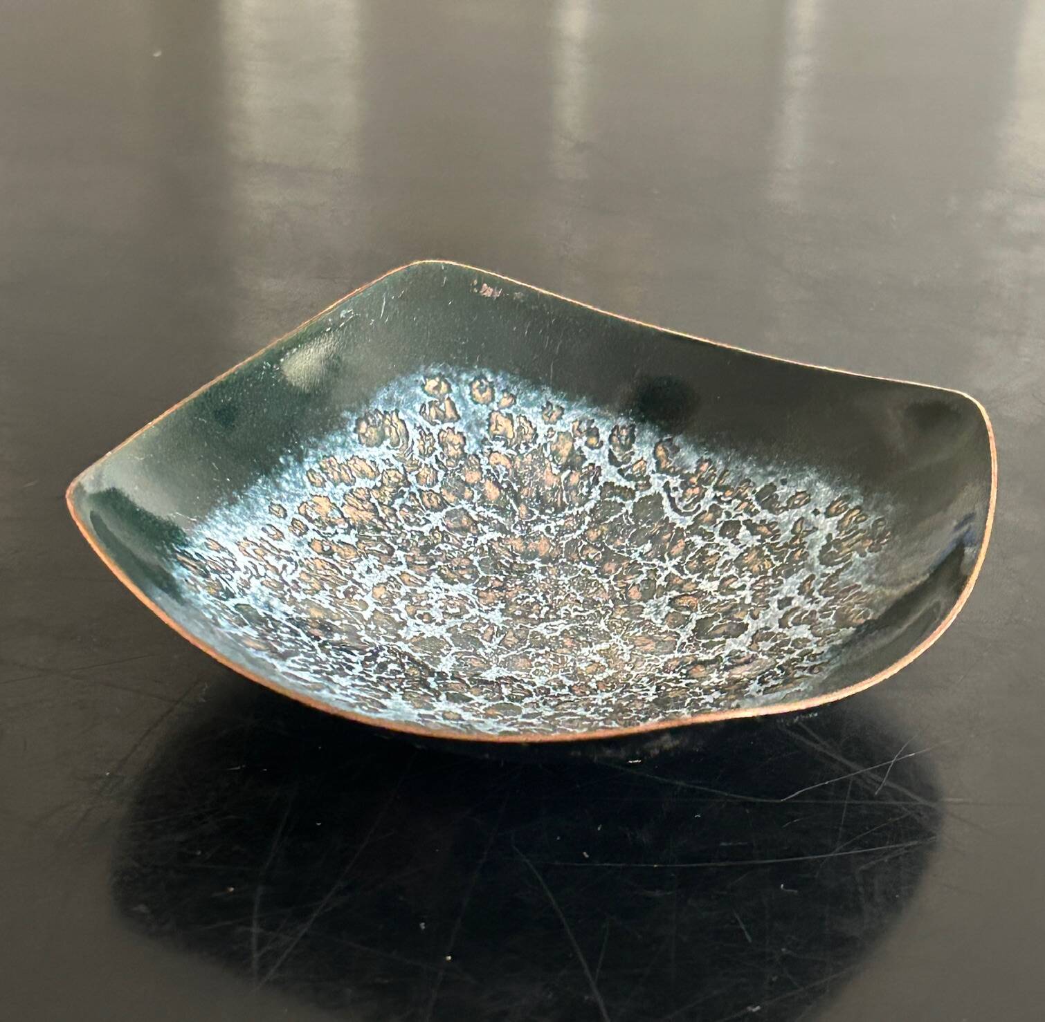 Expertic enamelled brass pocket emptier