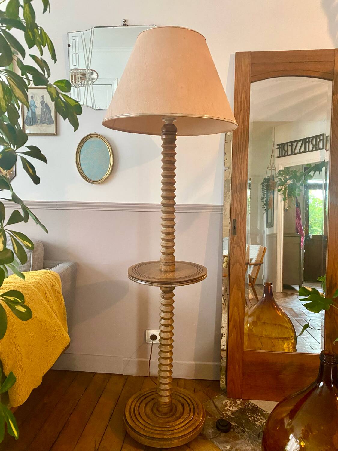Lampadaire vintage Art déco en bois tourné