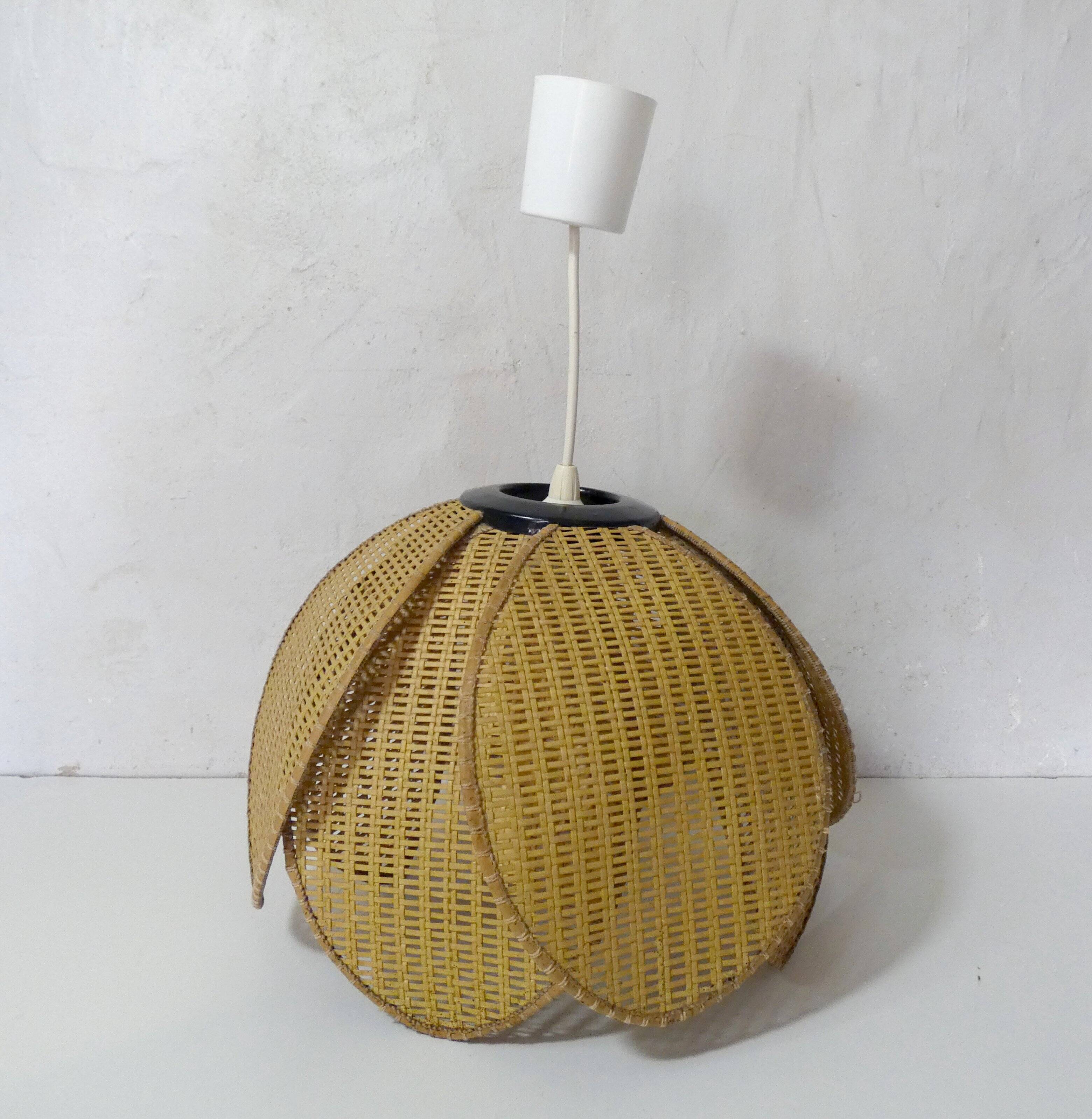 Vintage floral rattan pendant light