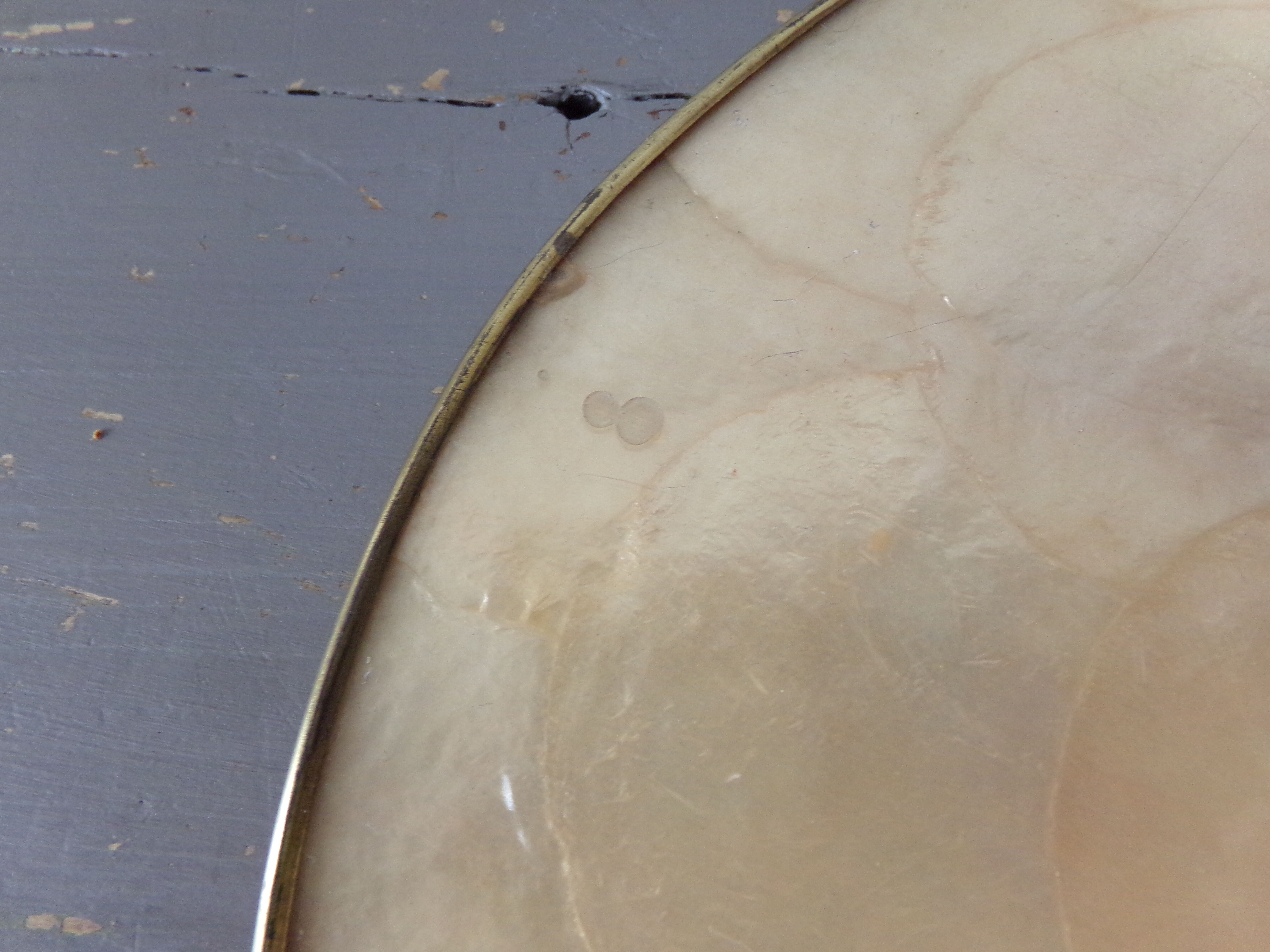 Oval top in mother-of-pearl and brass