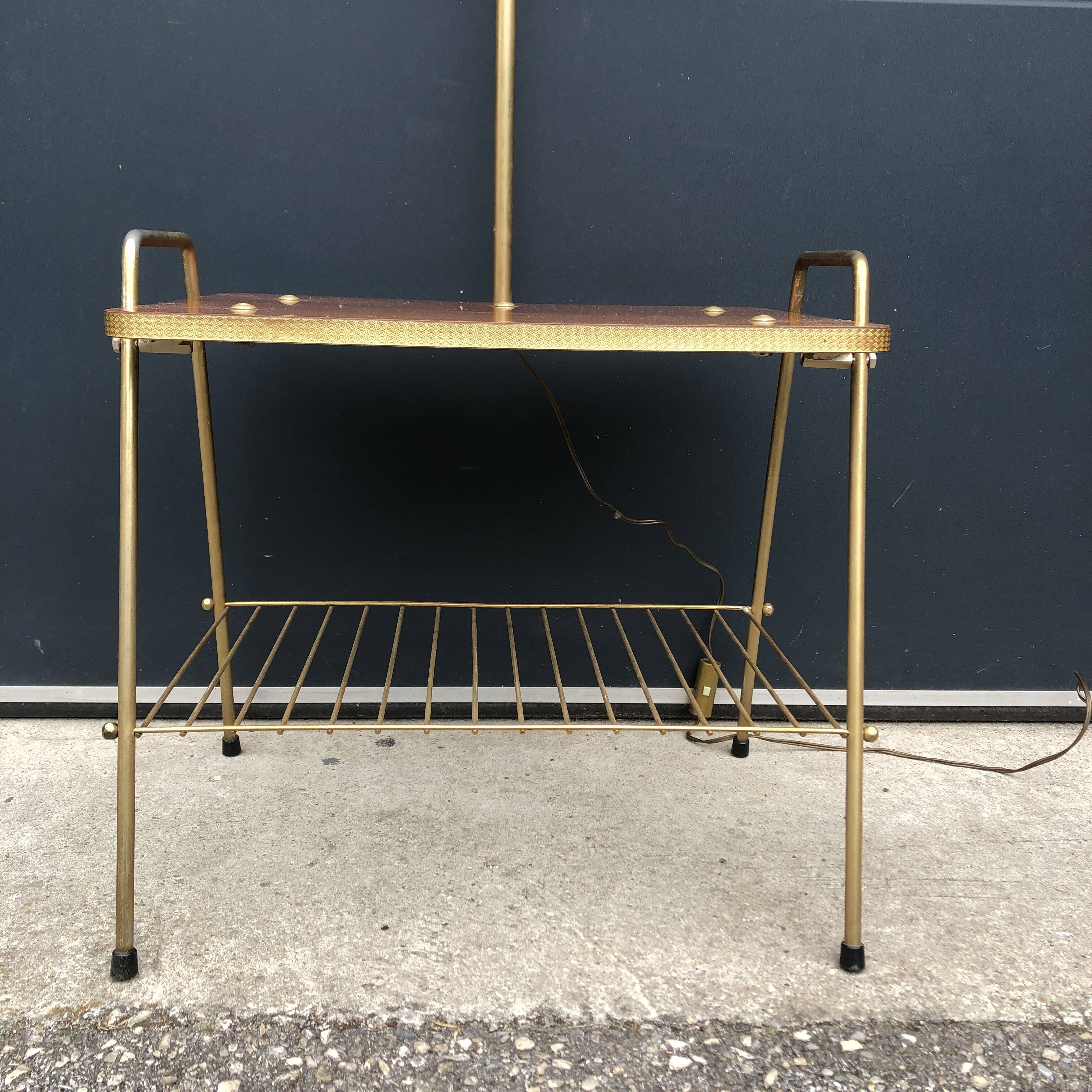 Magazine holder floor lamp