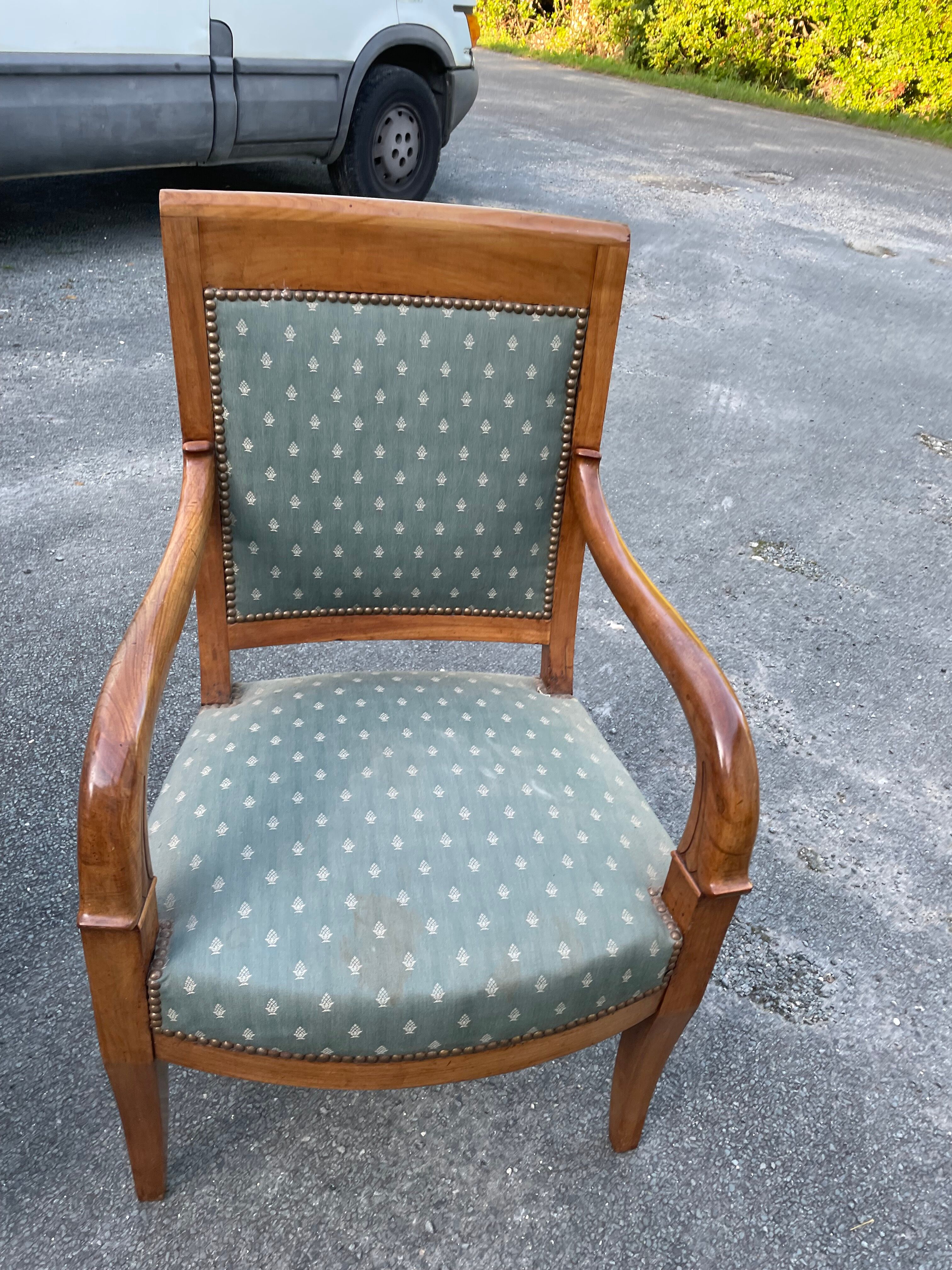 Pair of chair with cherry butt