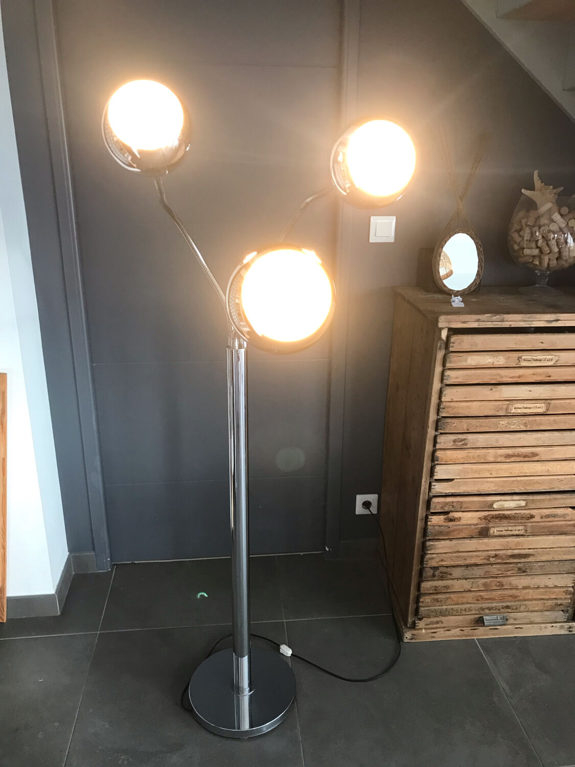 Hydra floor lamp 3 fires