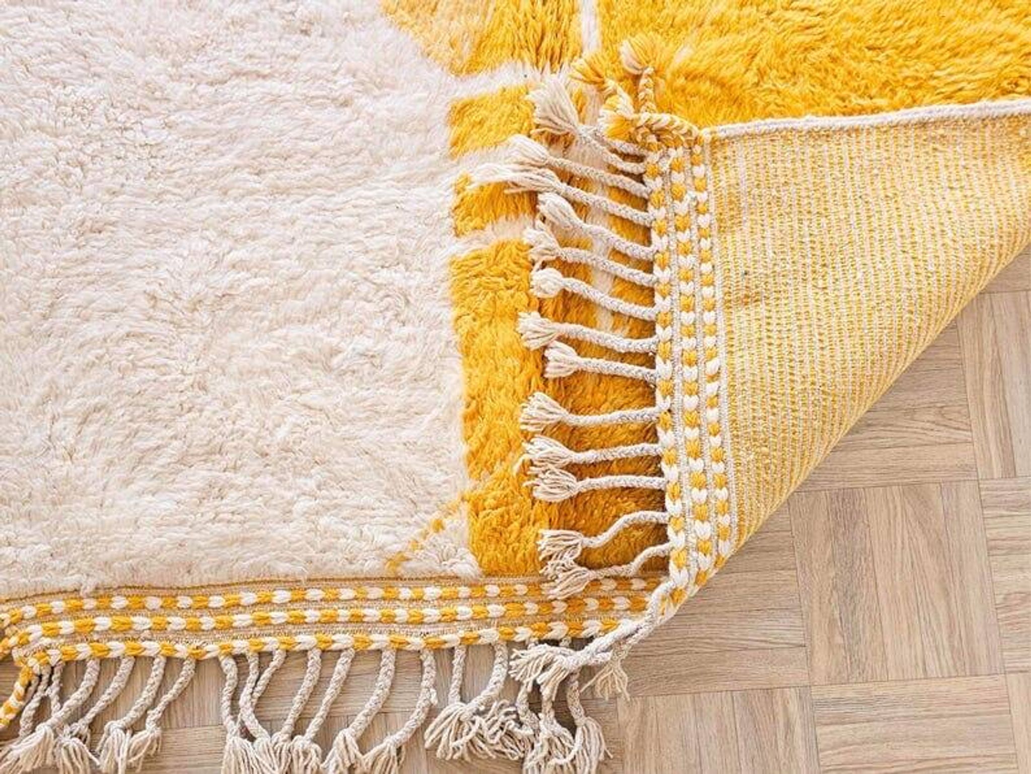 Handcrafted Berber rug in pure natural wool, size 160 x 240 cm