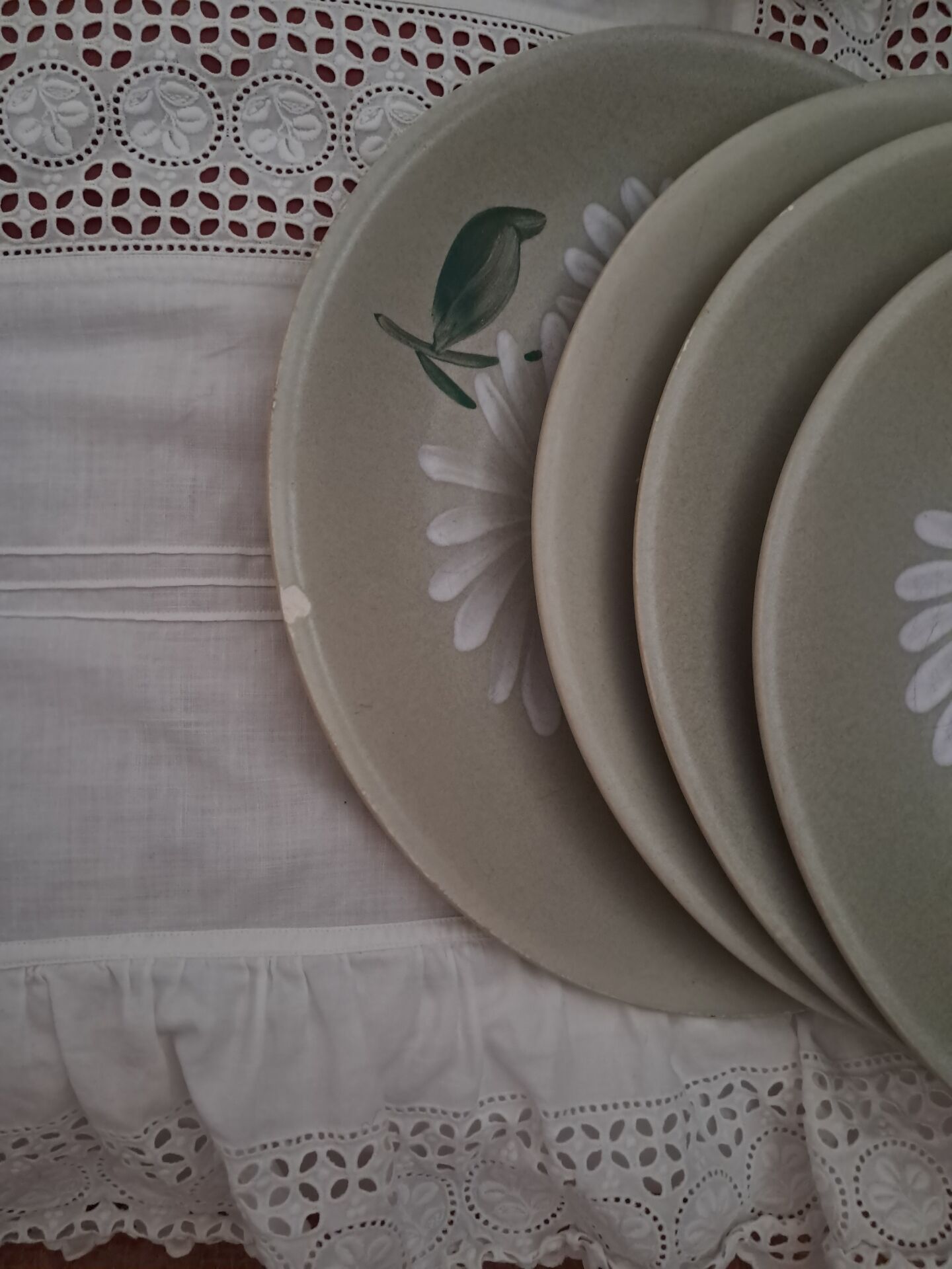 4 vintage Longchamp dinner plates