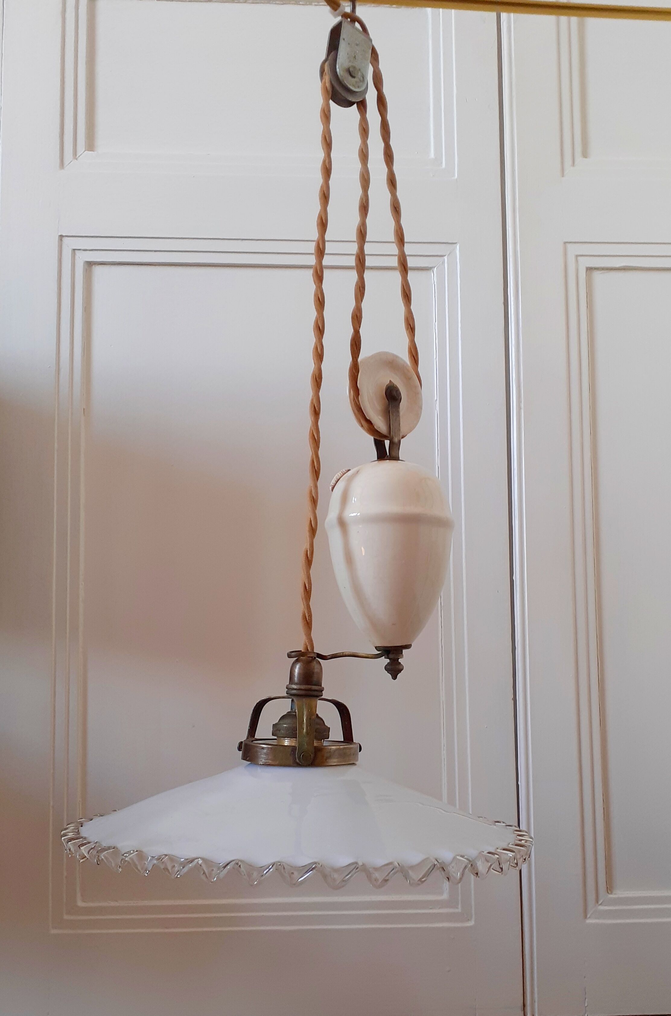 Counterweight suspension