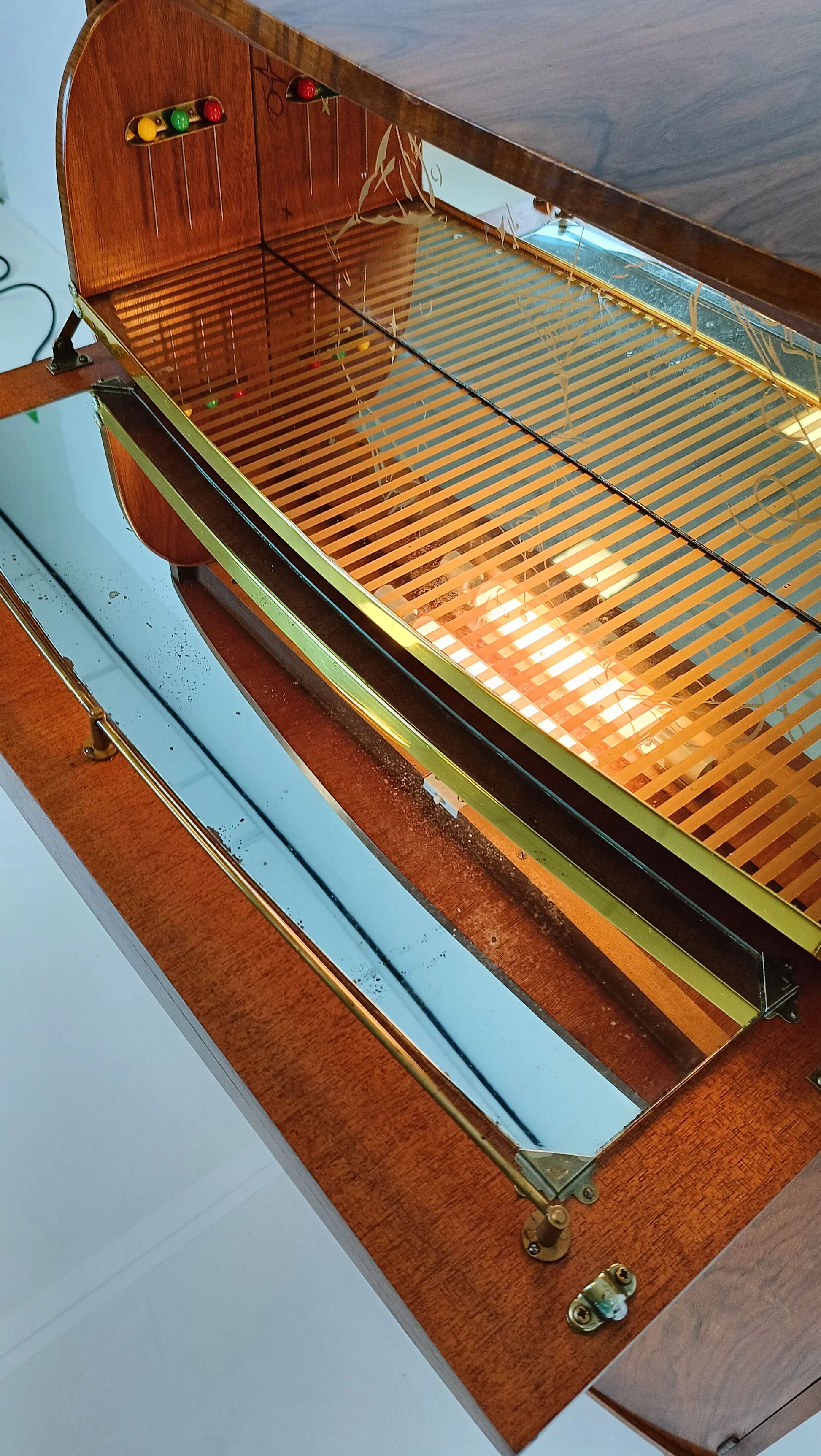 Vintage cocktail bar “Sureline” – George Serlin & Sons (1950s)