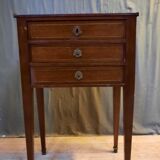 Antique chest of drawers in veneer