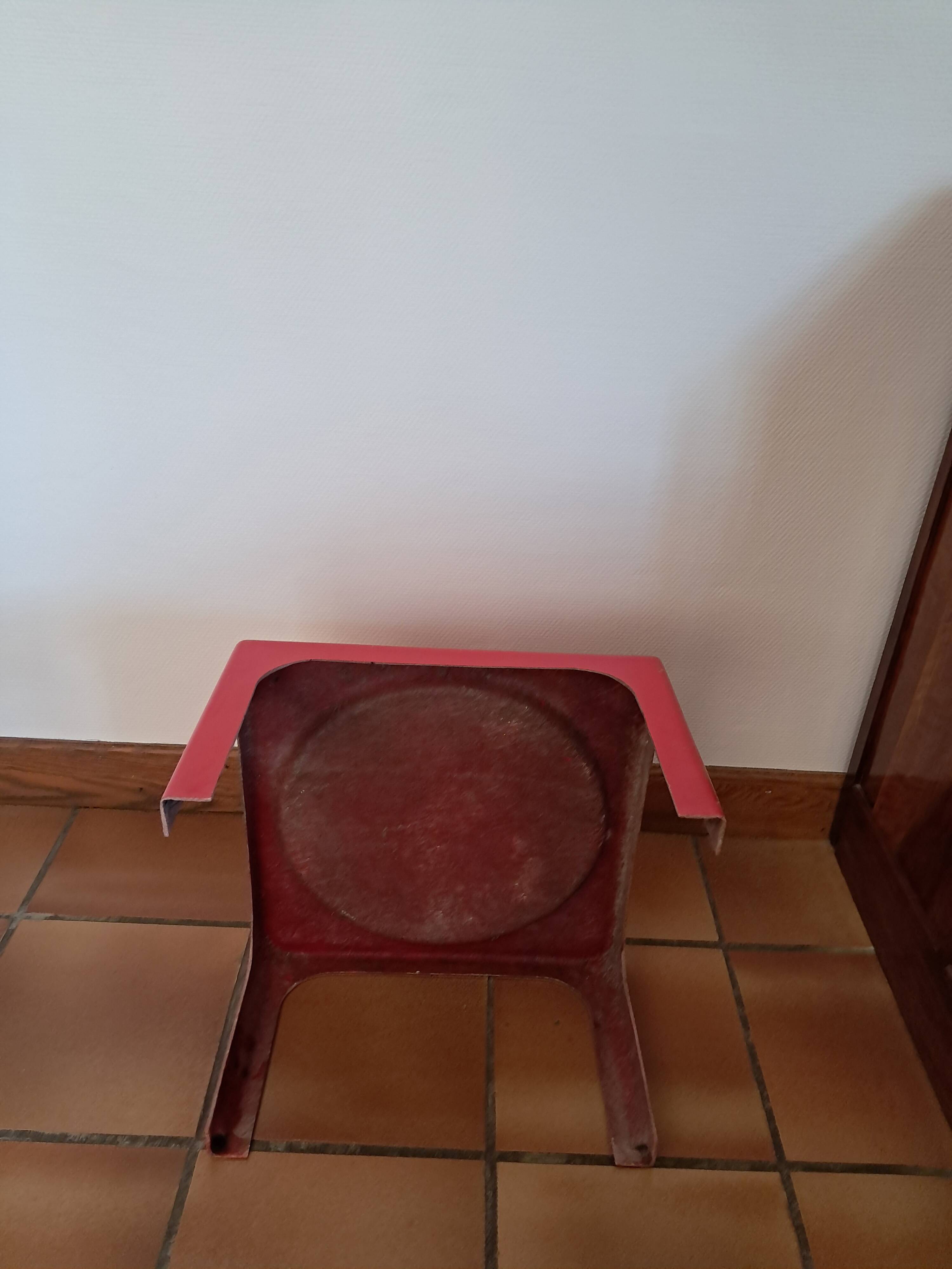 Red table OZOO. Marc Berthier for Prisunic. 1970