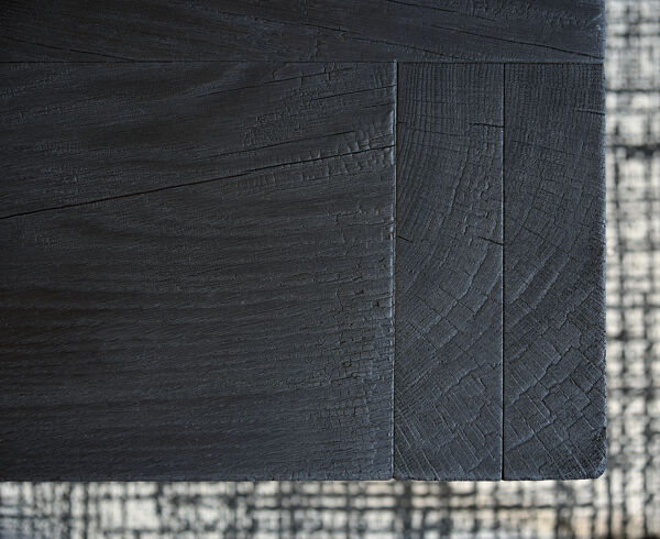 Table basse chêne massif finition bois brûlé — shou-sugi-ban