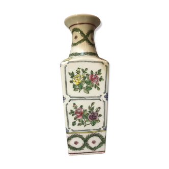 Ancien vase en porcelaine