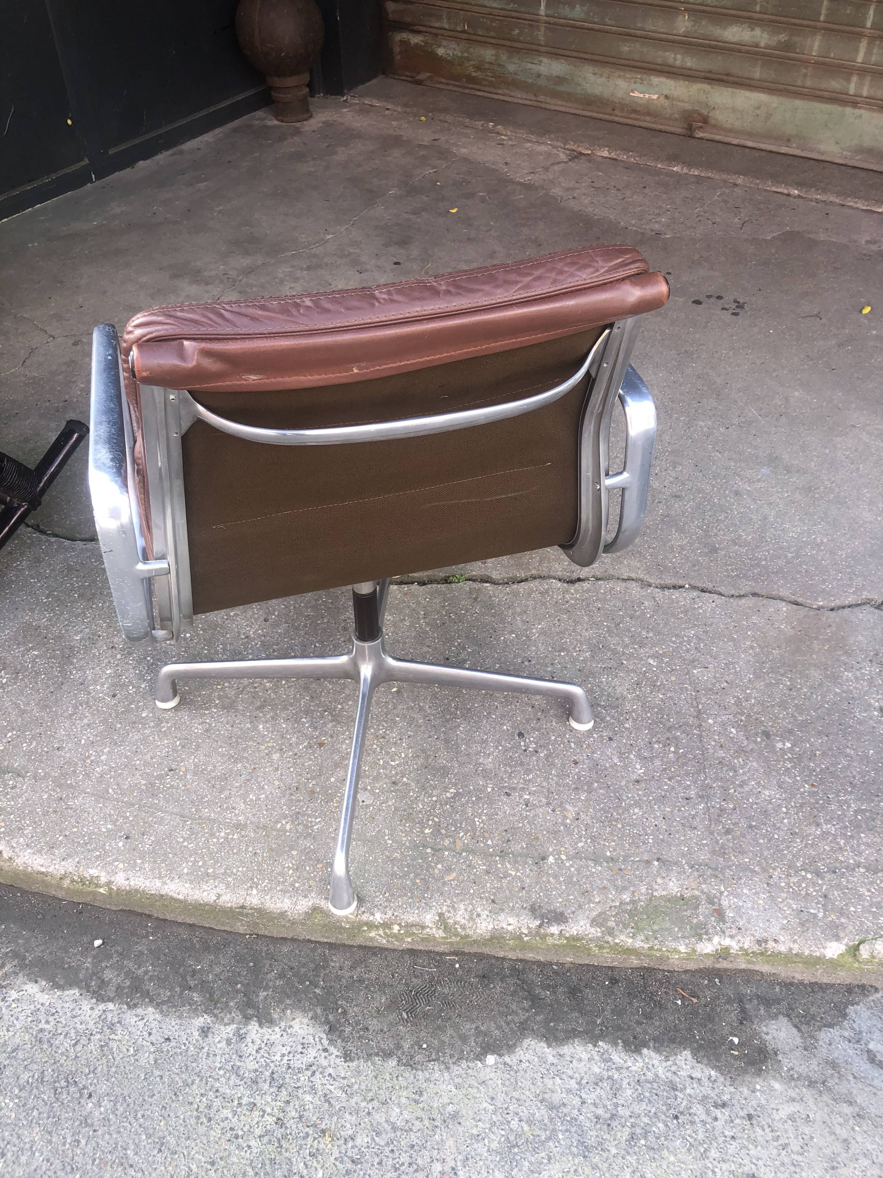 Herman Miller chair by Charles et Ray Eames