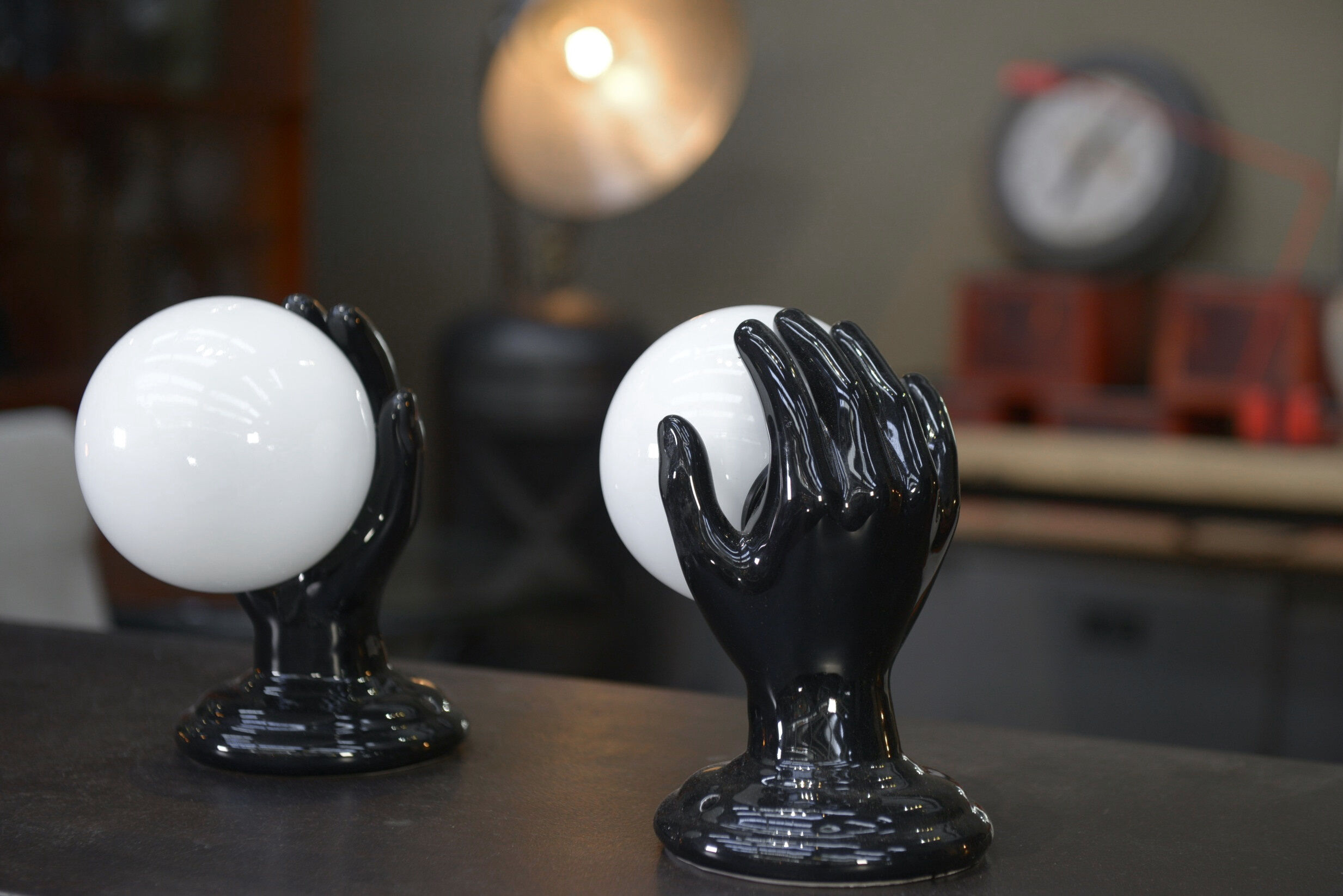 Paire d'appliques main en porcelaine 1970