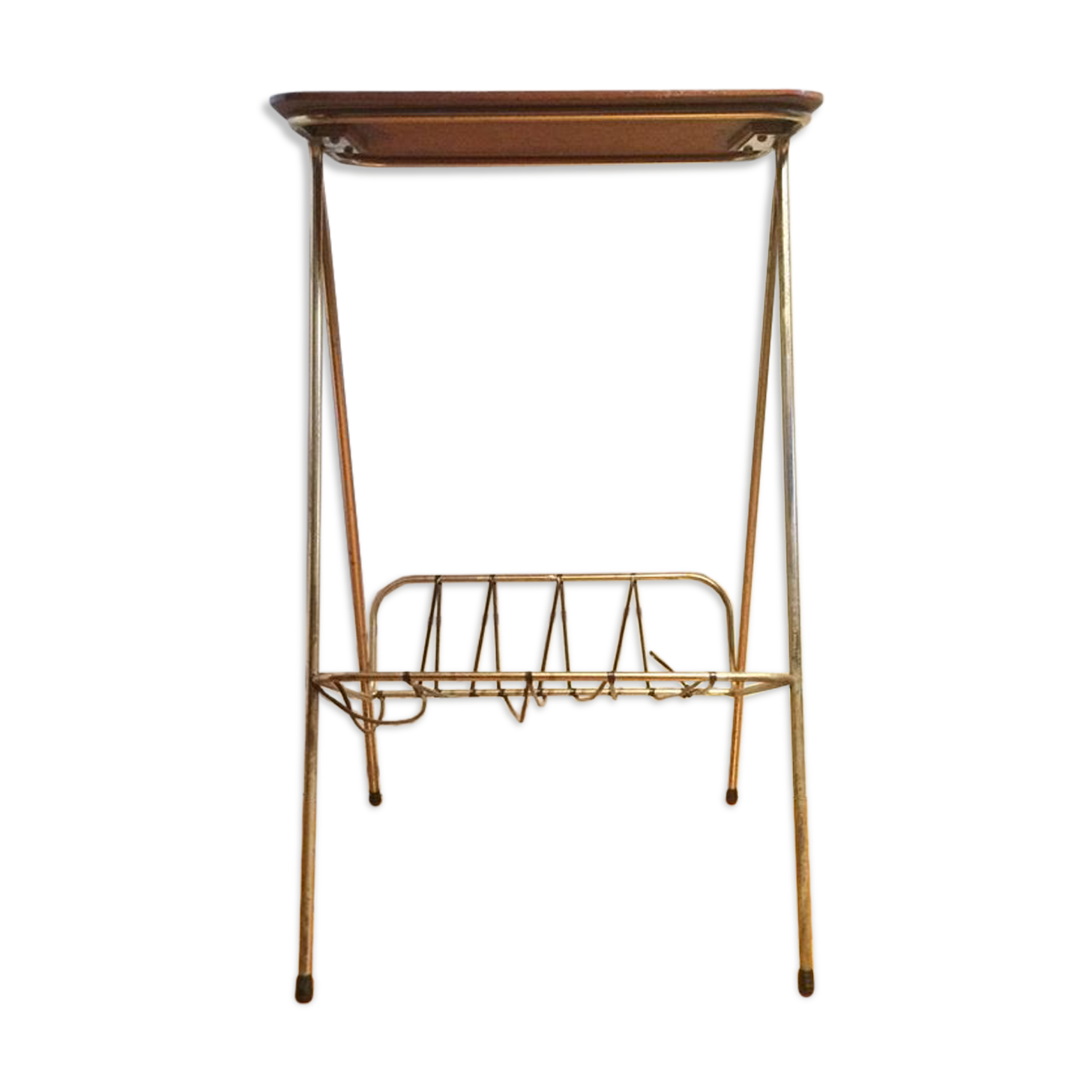 End of vintage magazines door sofa