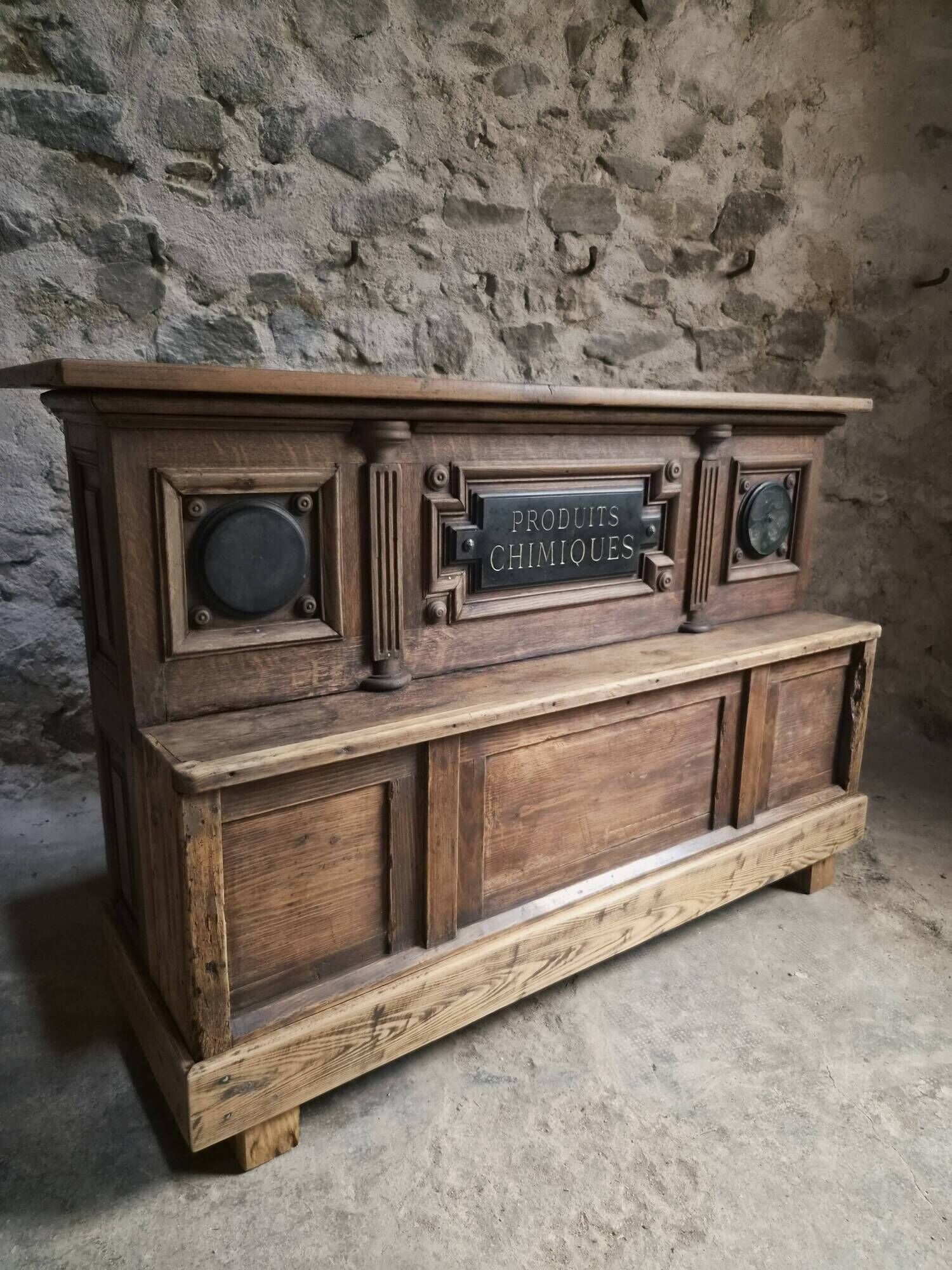 Pharmacy counter in antique oak / kitchen island, circa 1870–1900