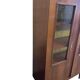 vitrine vintage en bois avec verre à relief jaune ocre