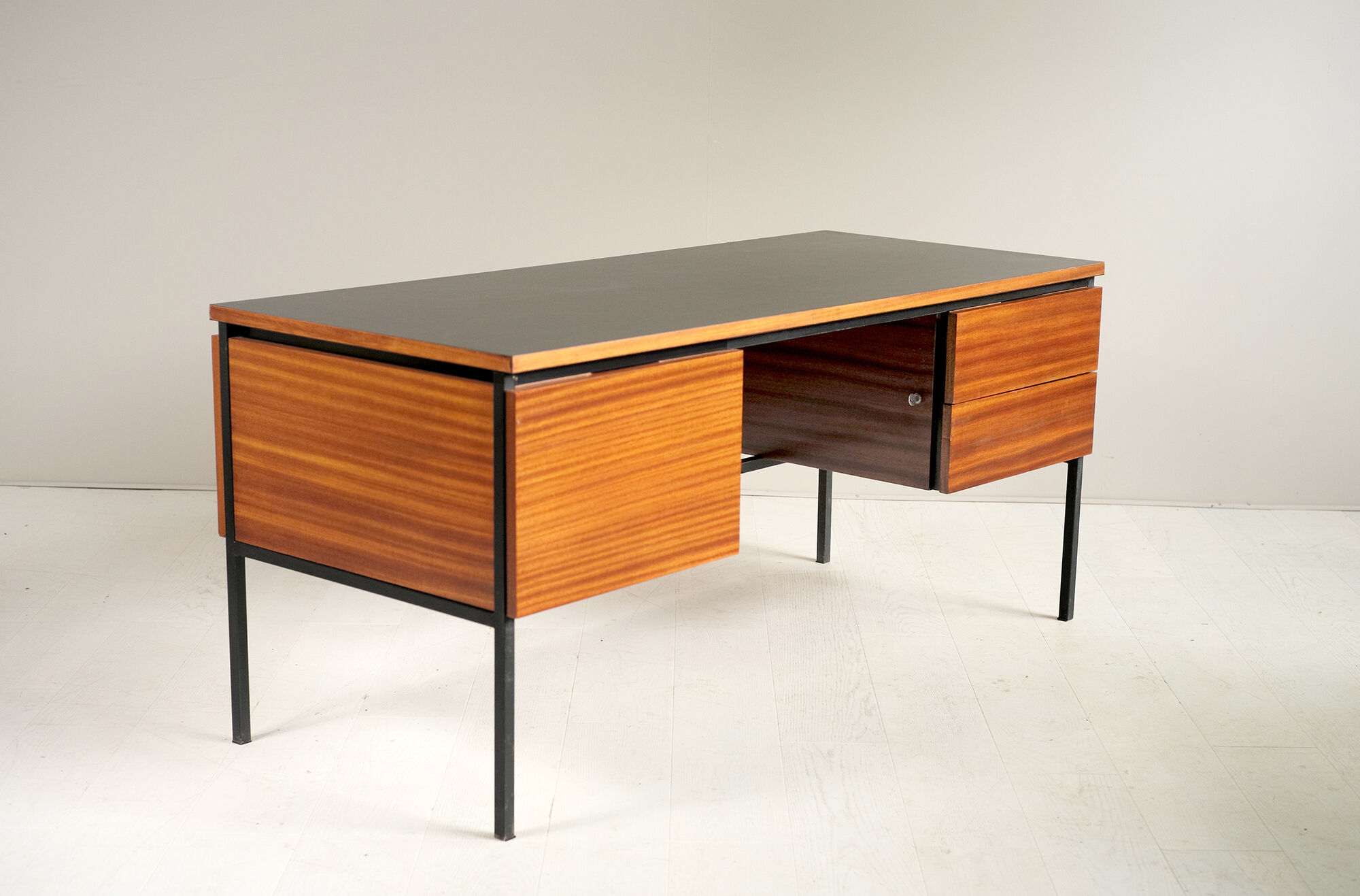 Bureau de direction 620 par Pierre Guariche pour Minvielle France 1960