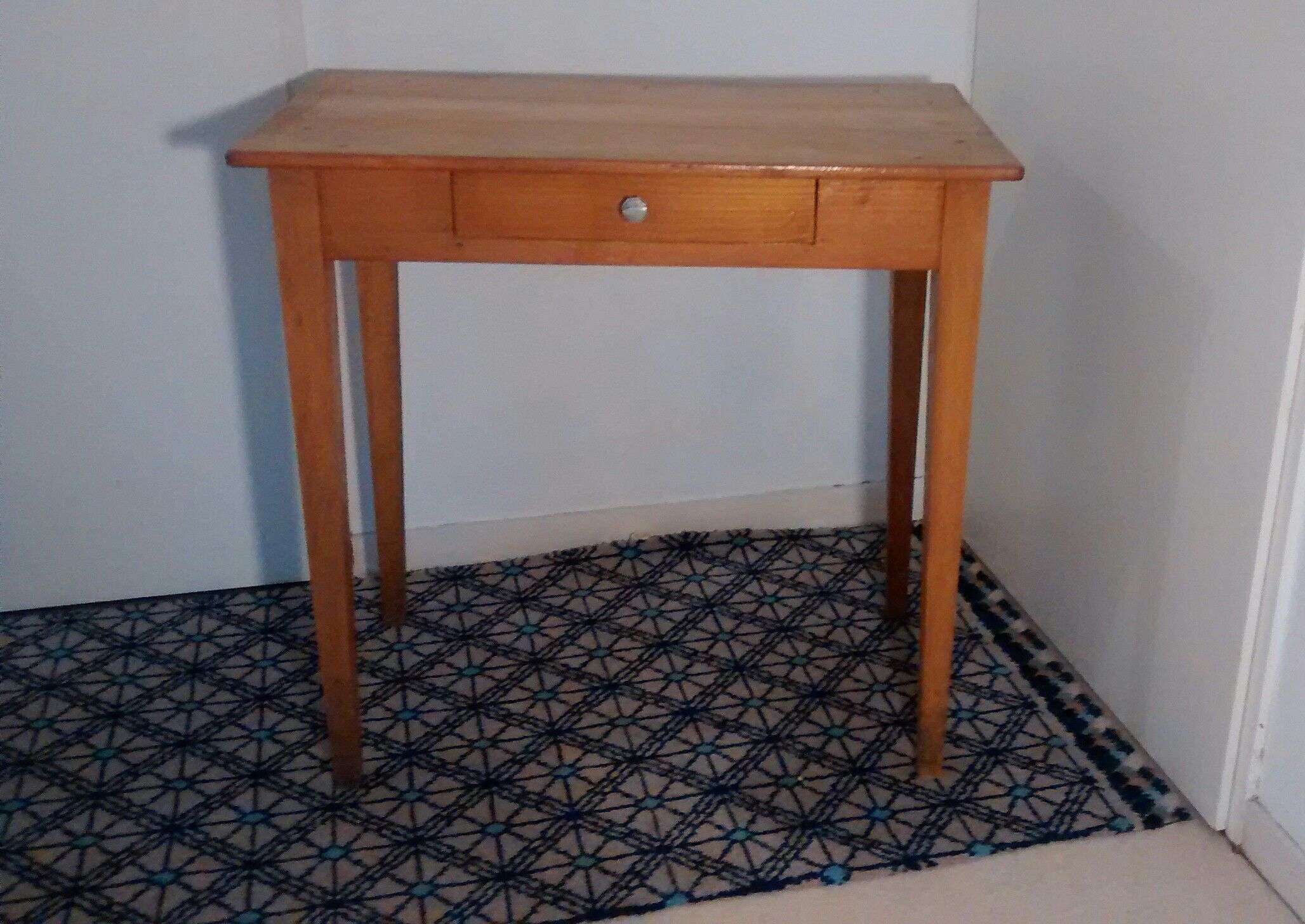 Side table feet spindle