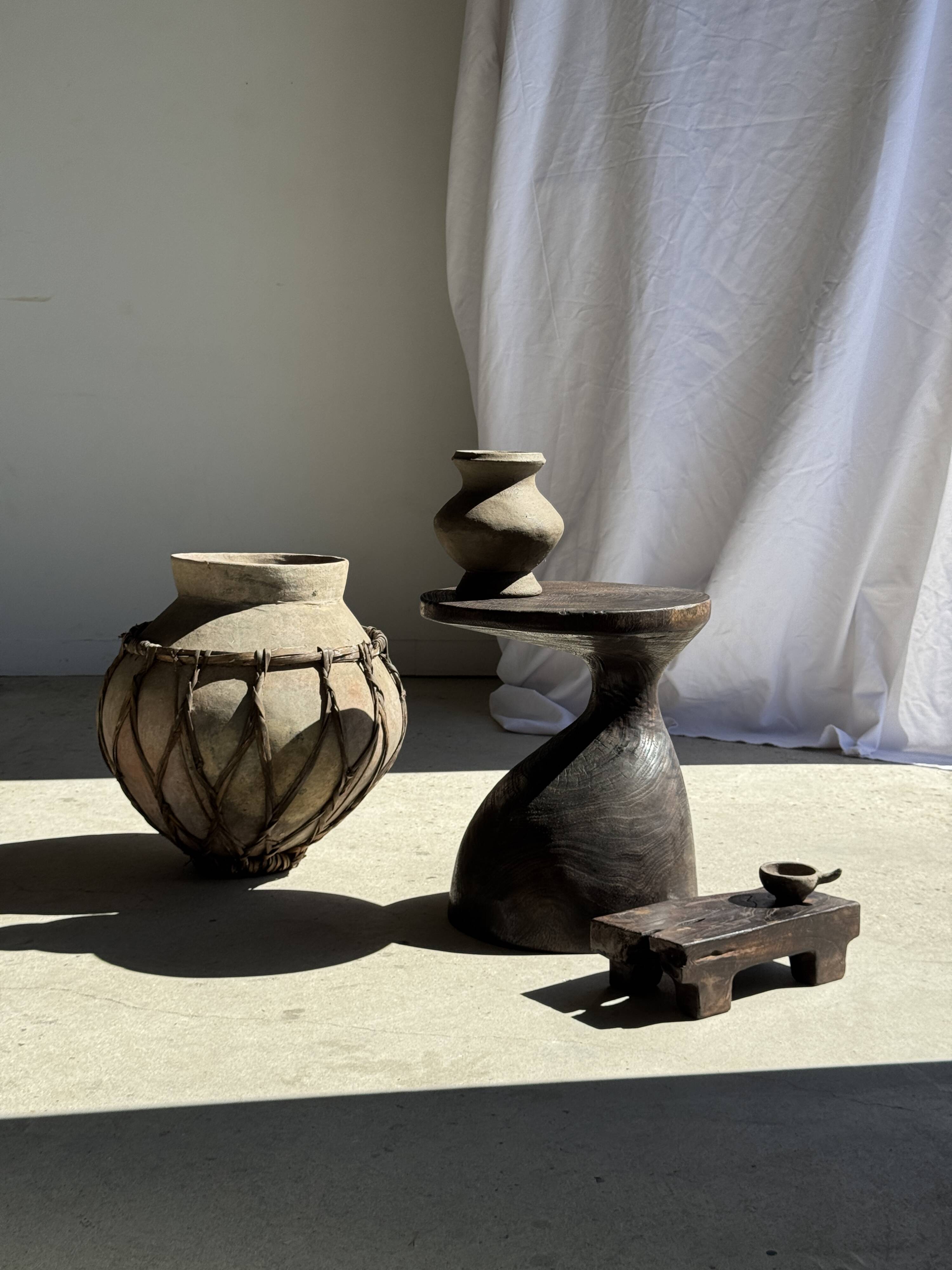 Sexy Neck - Solid wood (monoxyle) brown side table