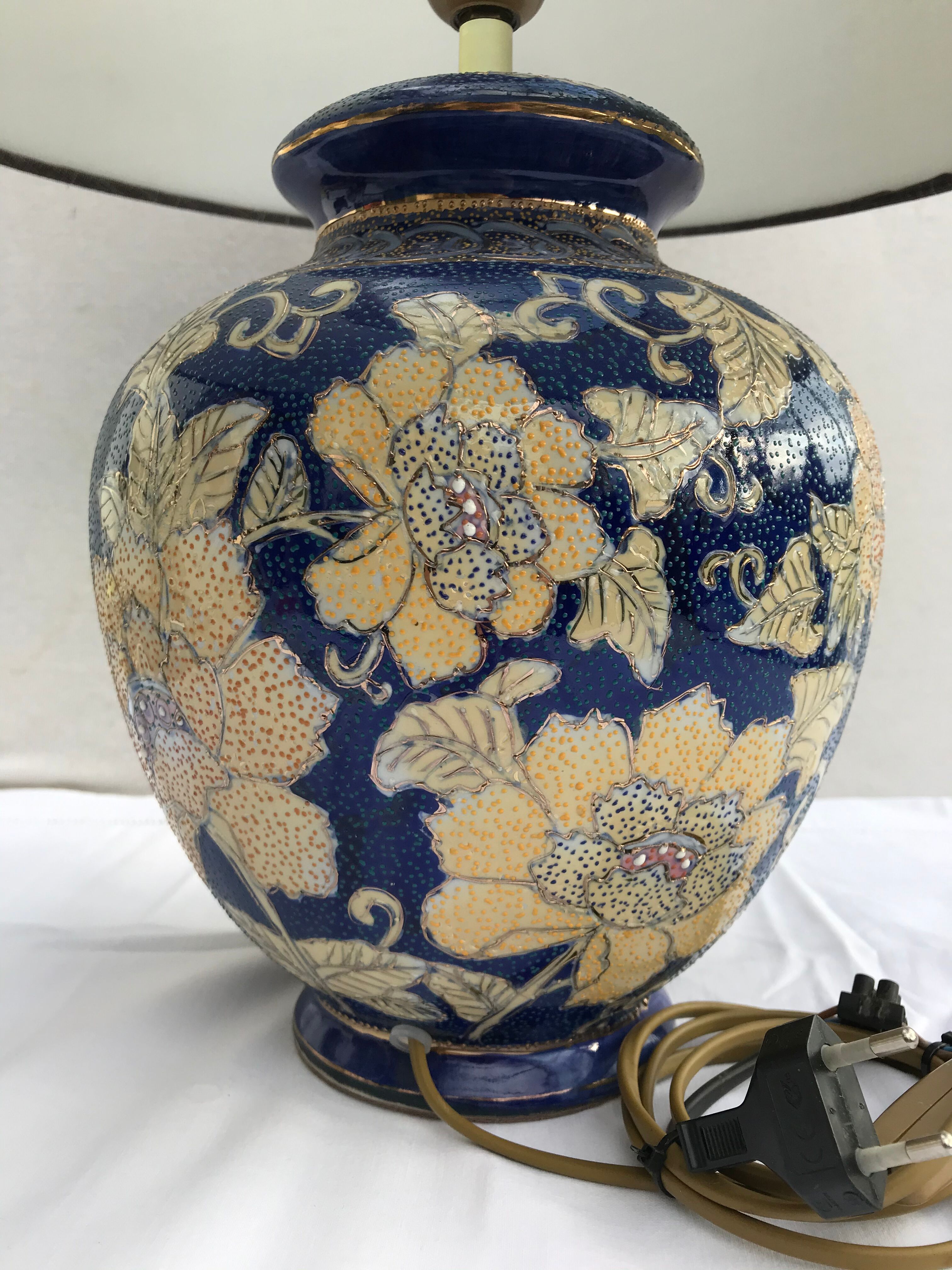 Ancient enamelled ceramic lamp drawing flowers - vintage grey daybat