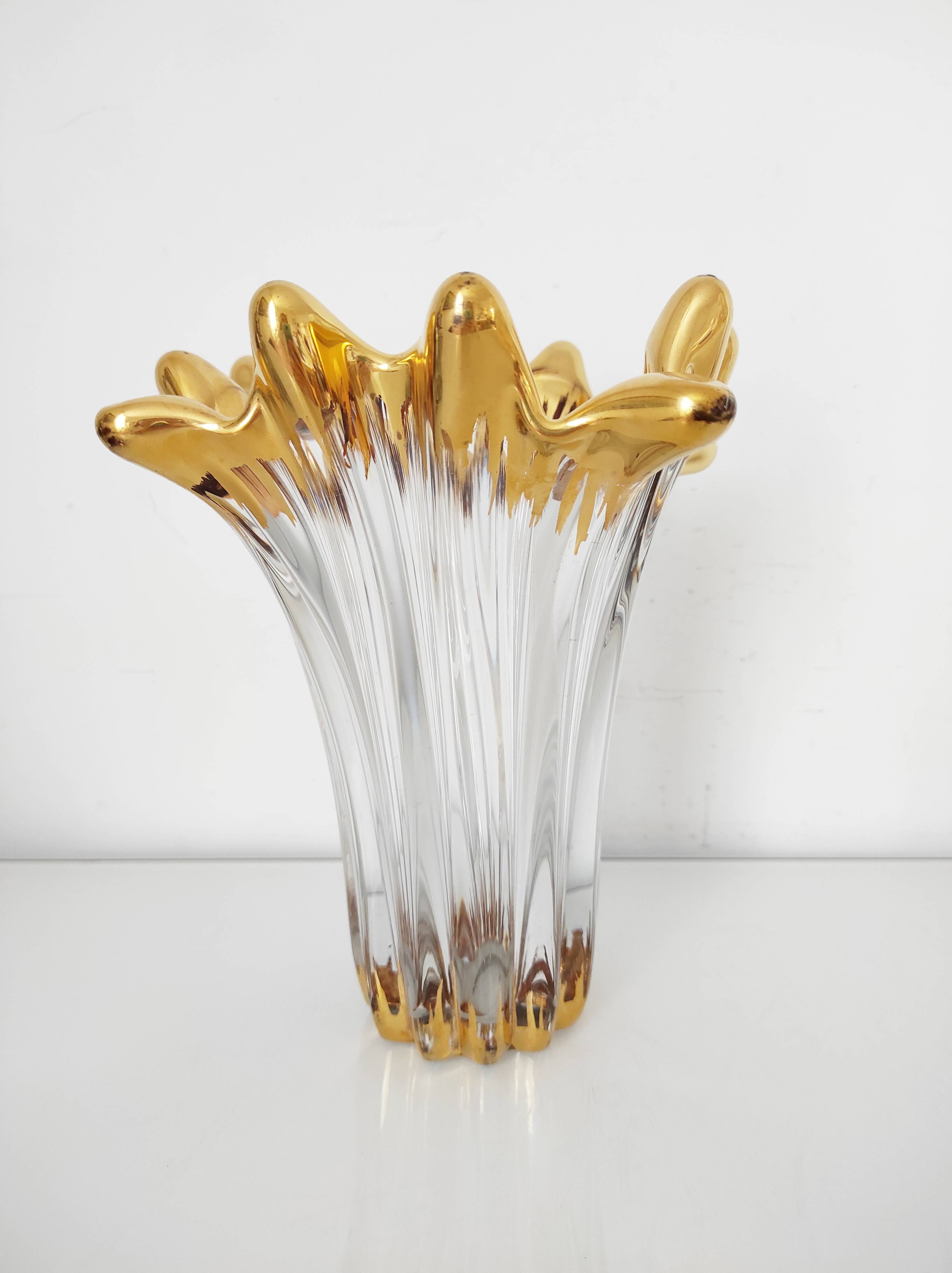 Splash-shaped crystal vase with gold rim