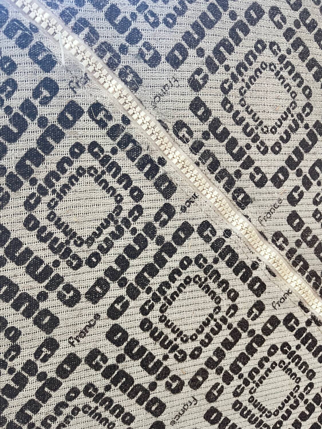 Chauffeuse Plumy Annie Hiéronimus pour Cinna