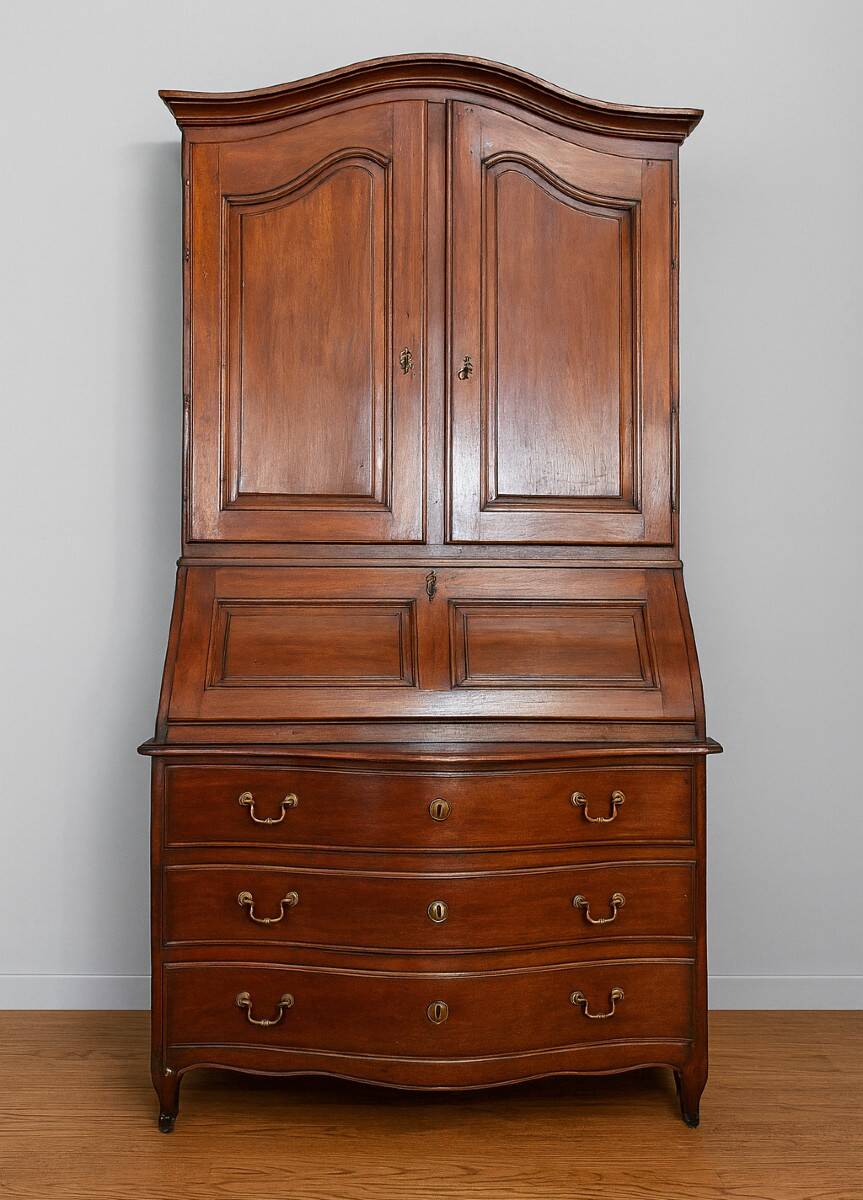 Cabinet Commode Scriban Galbée époque Louis XV En Noyer