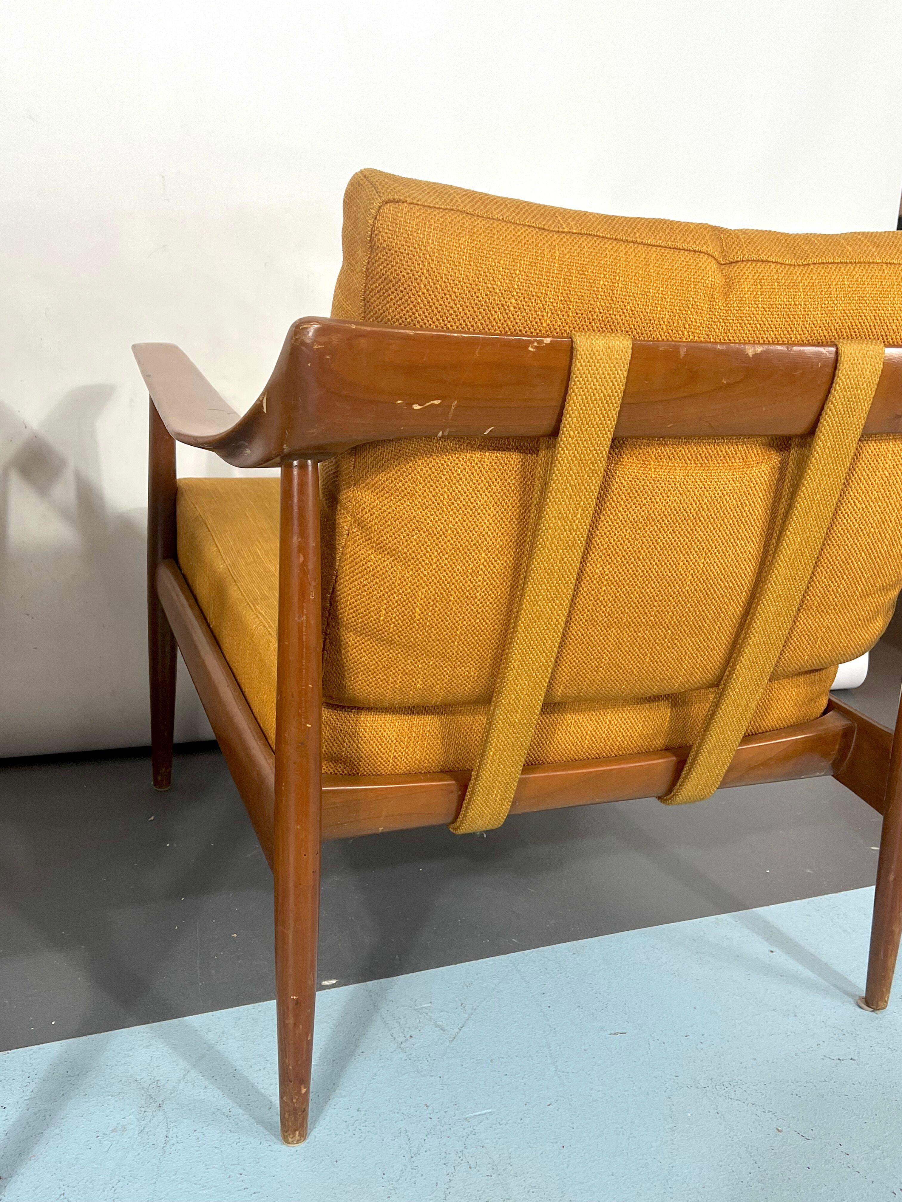 Mid-century modern pair of Walter Knoll armchairs model 550 from 50s