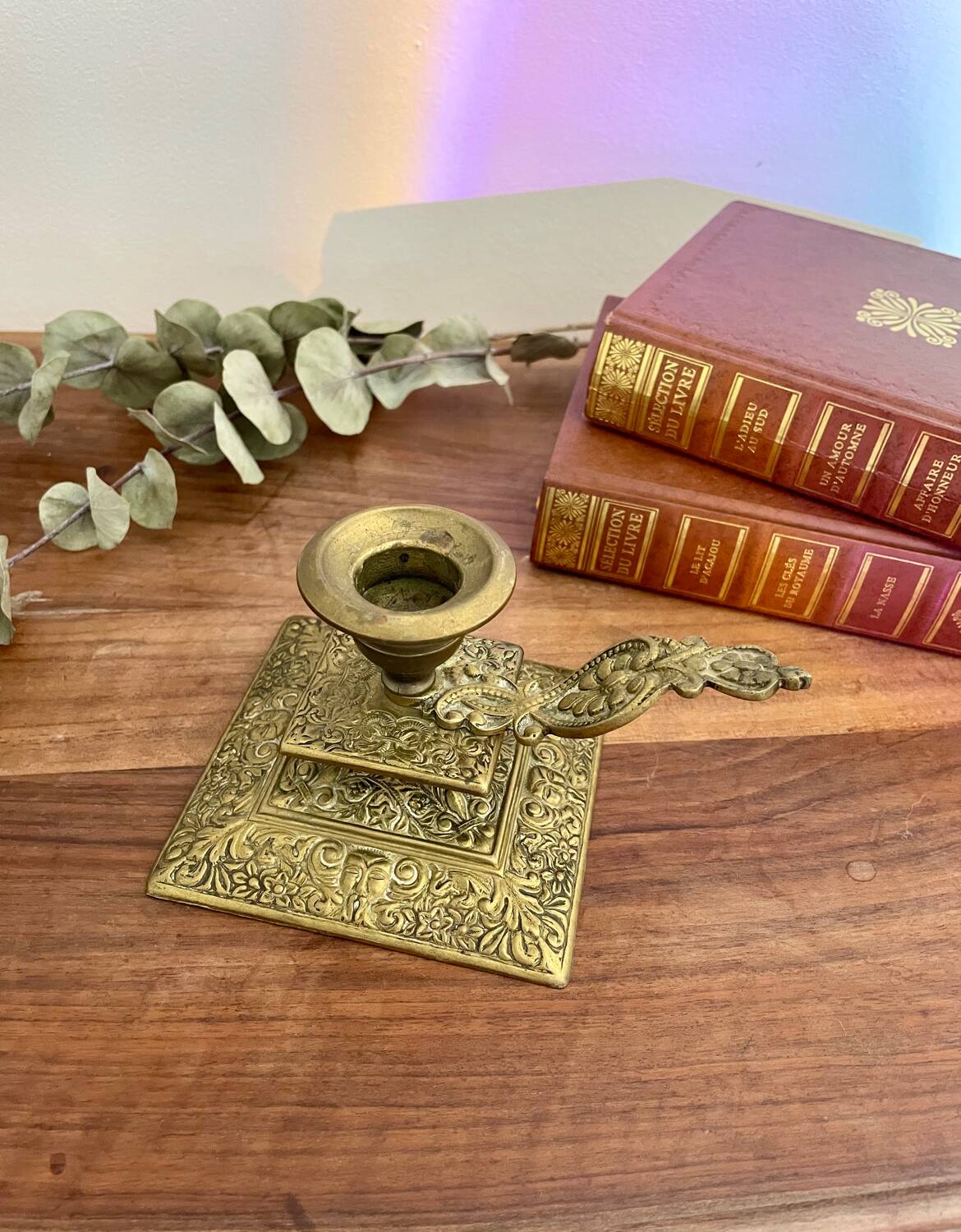 Cellar rat candle holder
