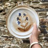 16 Flat plates in flowered marsh stoneware