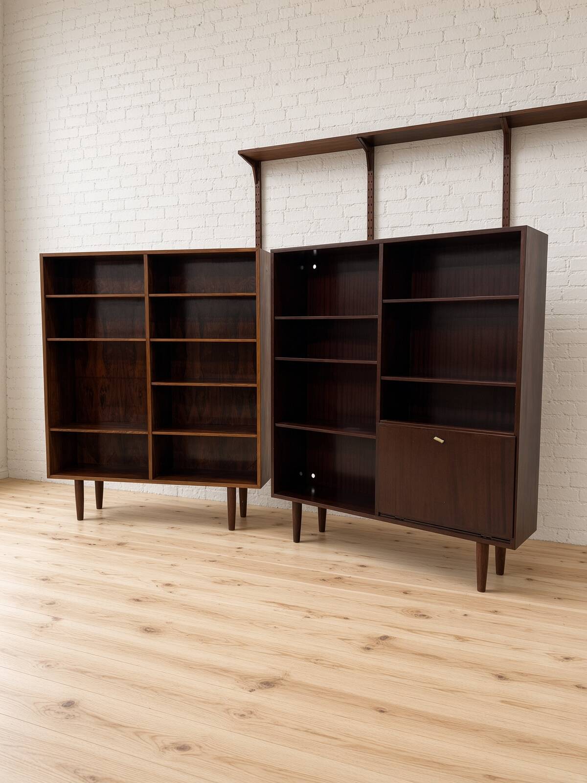 2 x Bibliothèques Omann Jun Modèle 6