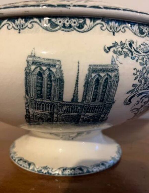 Soupière en terre de fer ''Monuments de Paris