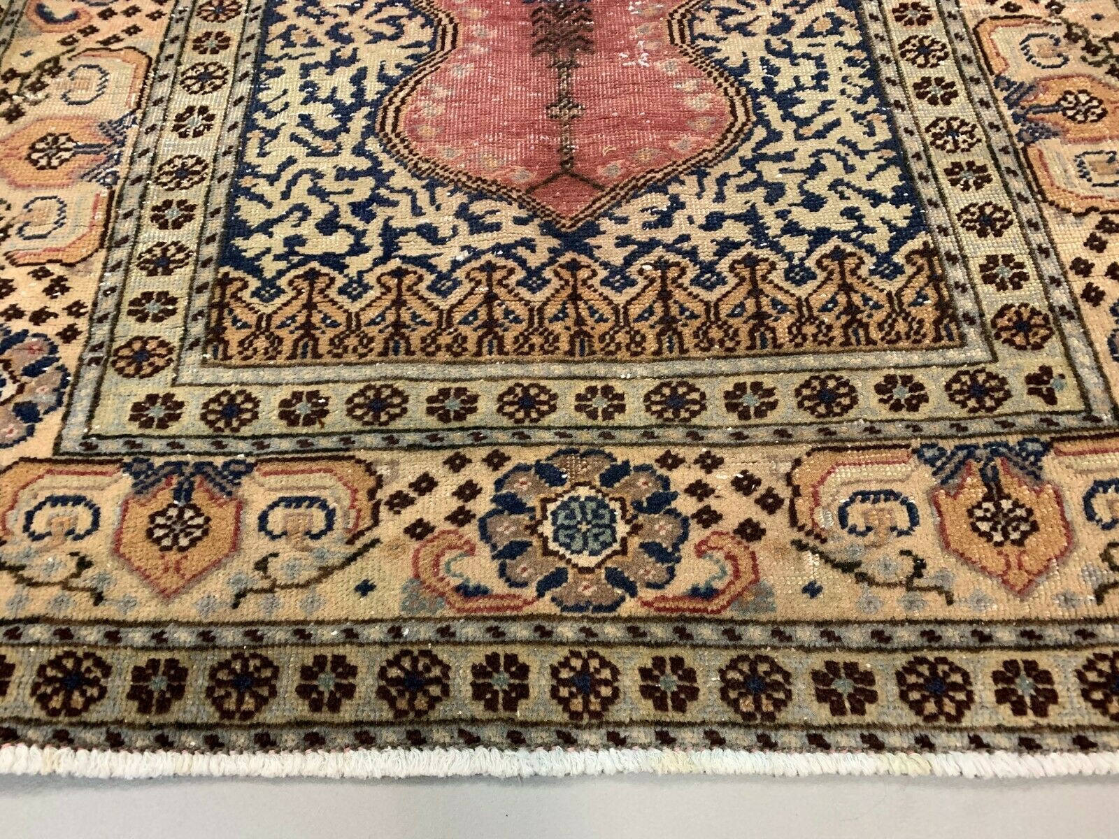 Distressed Turkish Rug 125x85 cm Vintage Shabby, Wool Tribal Pink, Beige Small