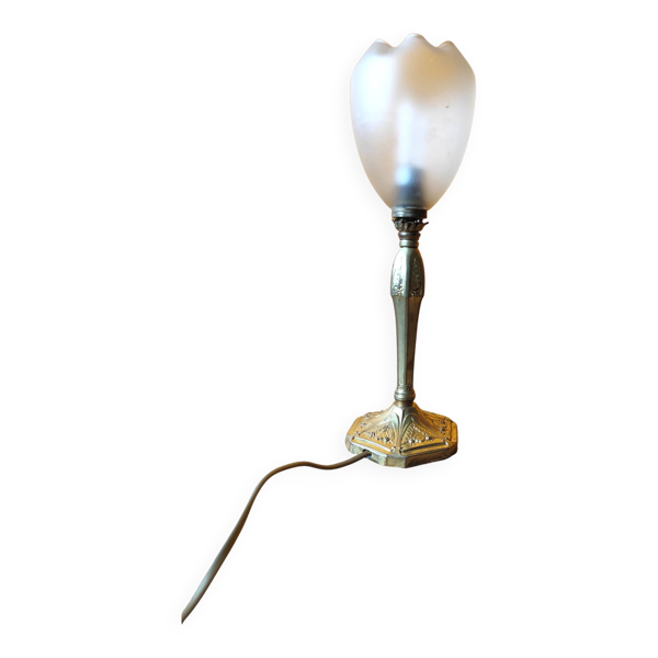 Lampe en bronze ciselé et tulipe ancienne en verre, XIXème s.