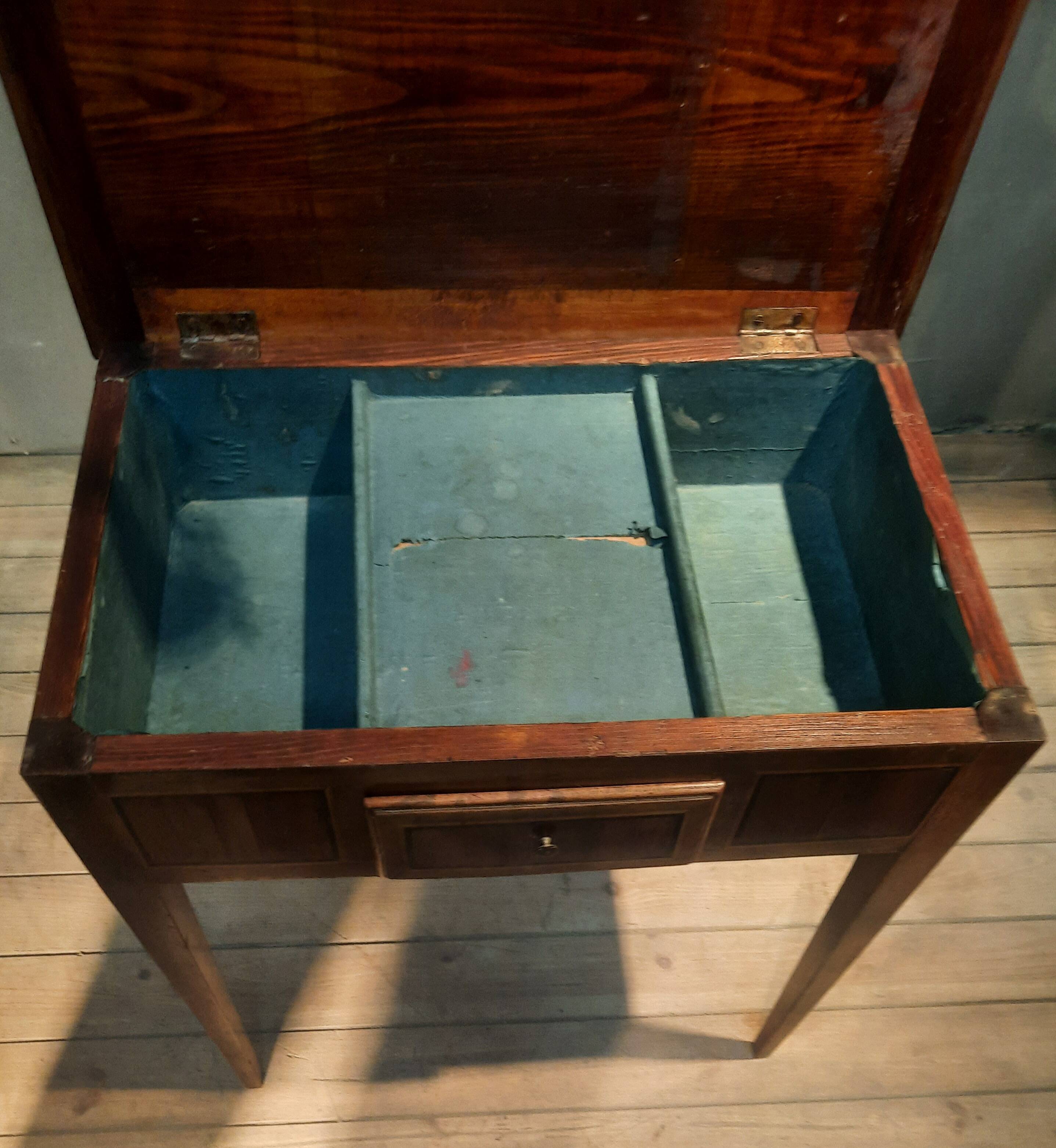 Dressing table from the eighteenth century