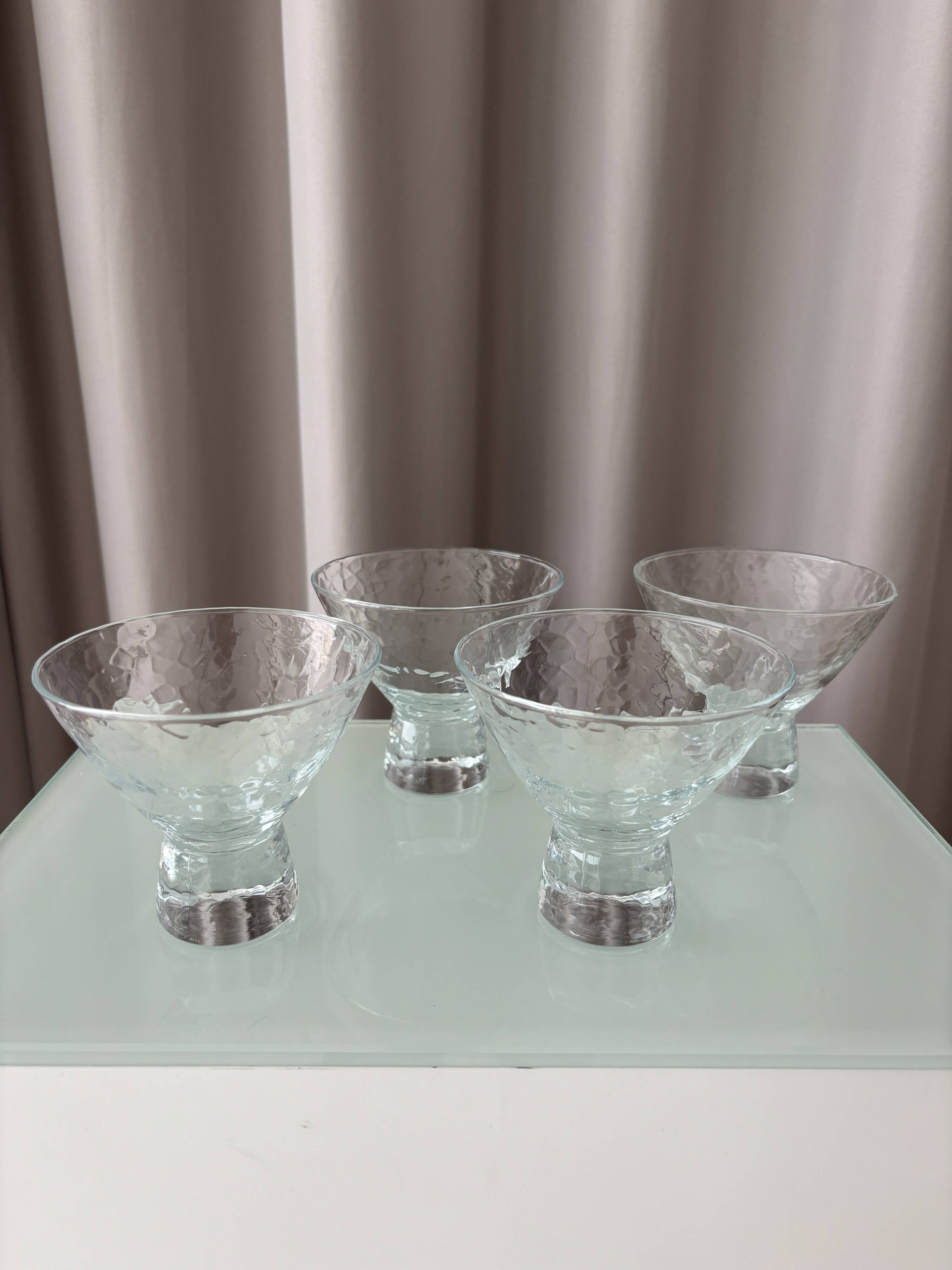 Ensemble de 4 verres à cocktail en verre martelé vintage