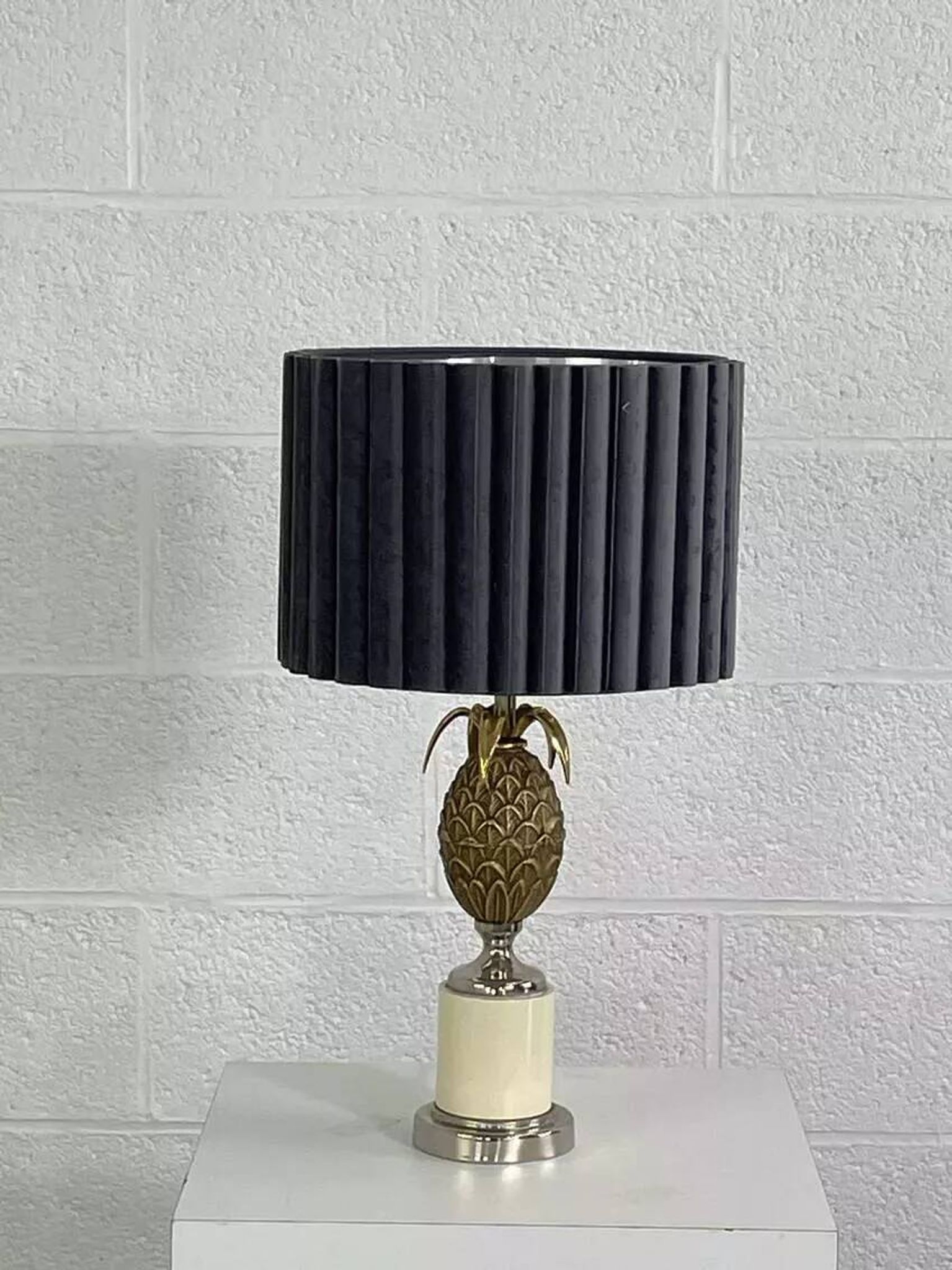 Lampe ananas en laiton vintage