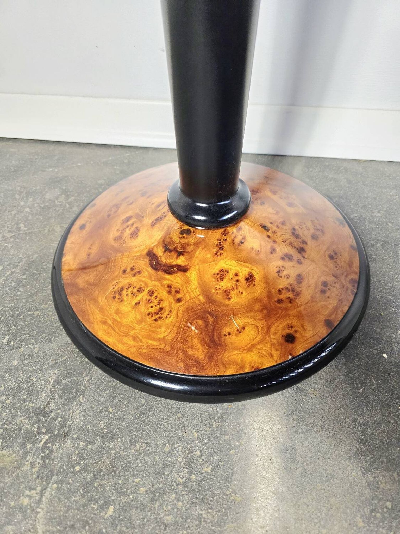 Side table in walnut and ebony wood in Art Deco style