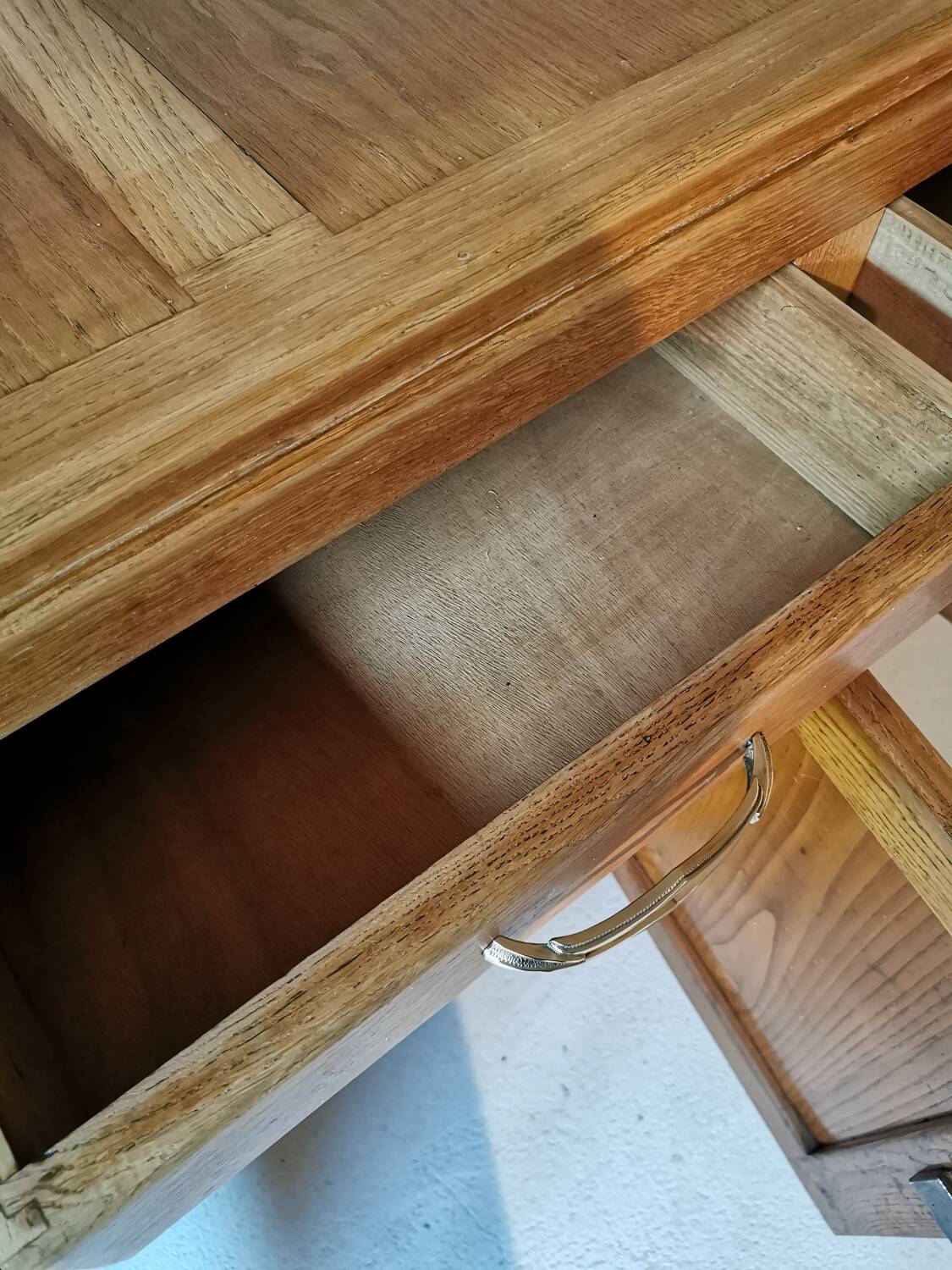 Compass feet sideboard