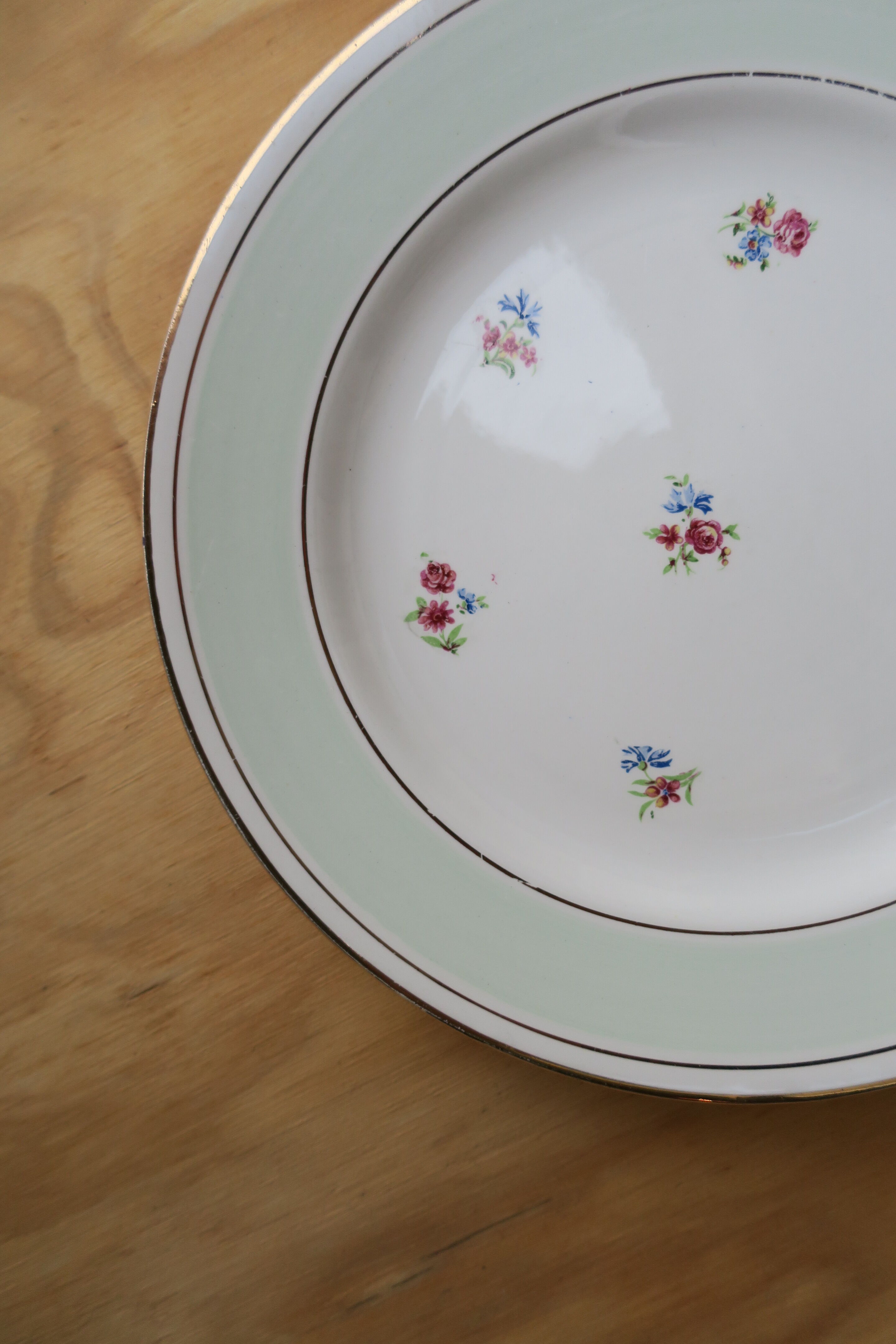 6 plates old flowery flats edge mint