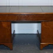 Victorian Pedestal Desk in Walnut and Hand-Dyed Leather