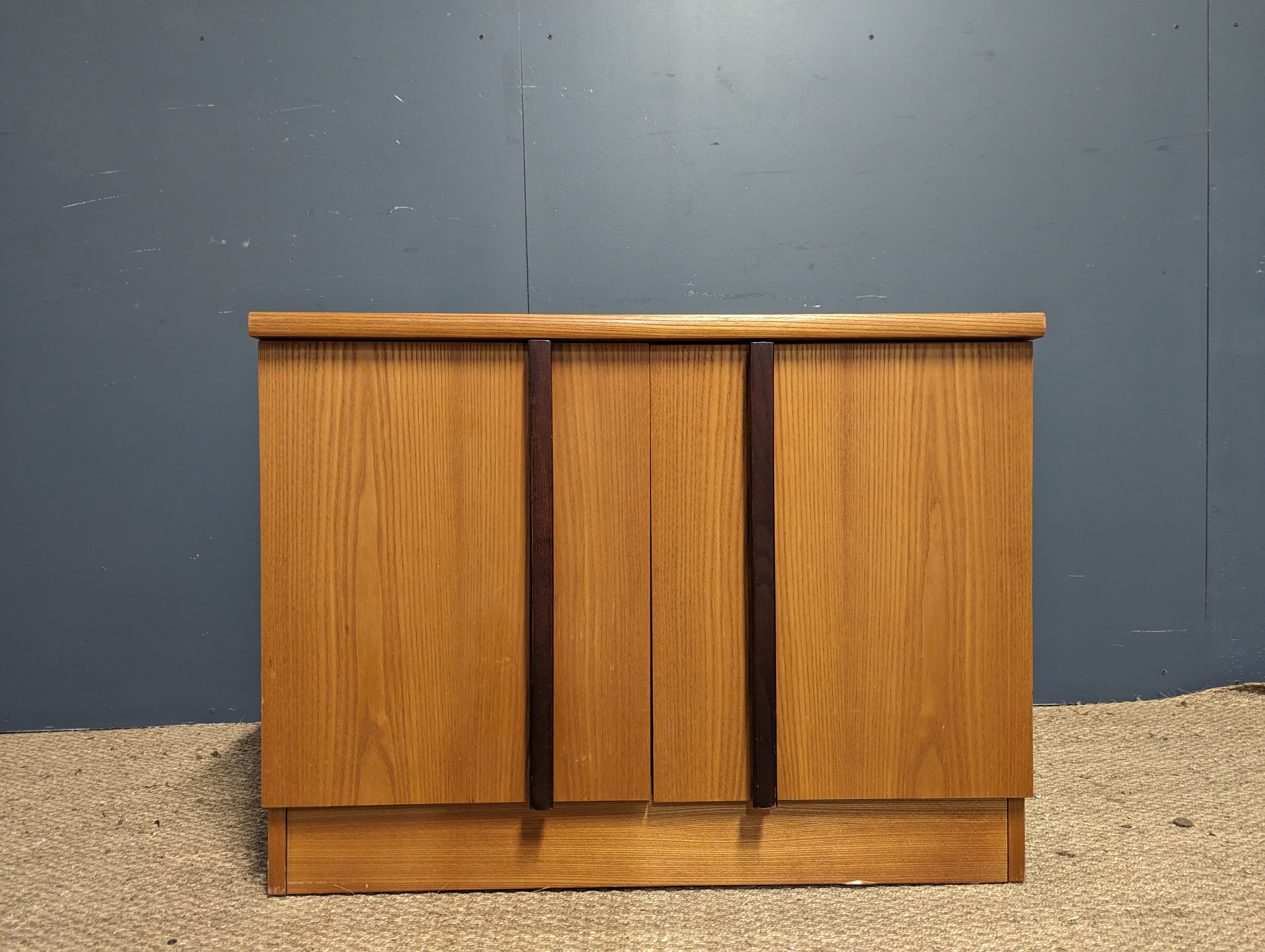 Meuble de rangement, buffet vintage en orme